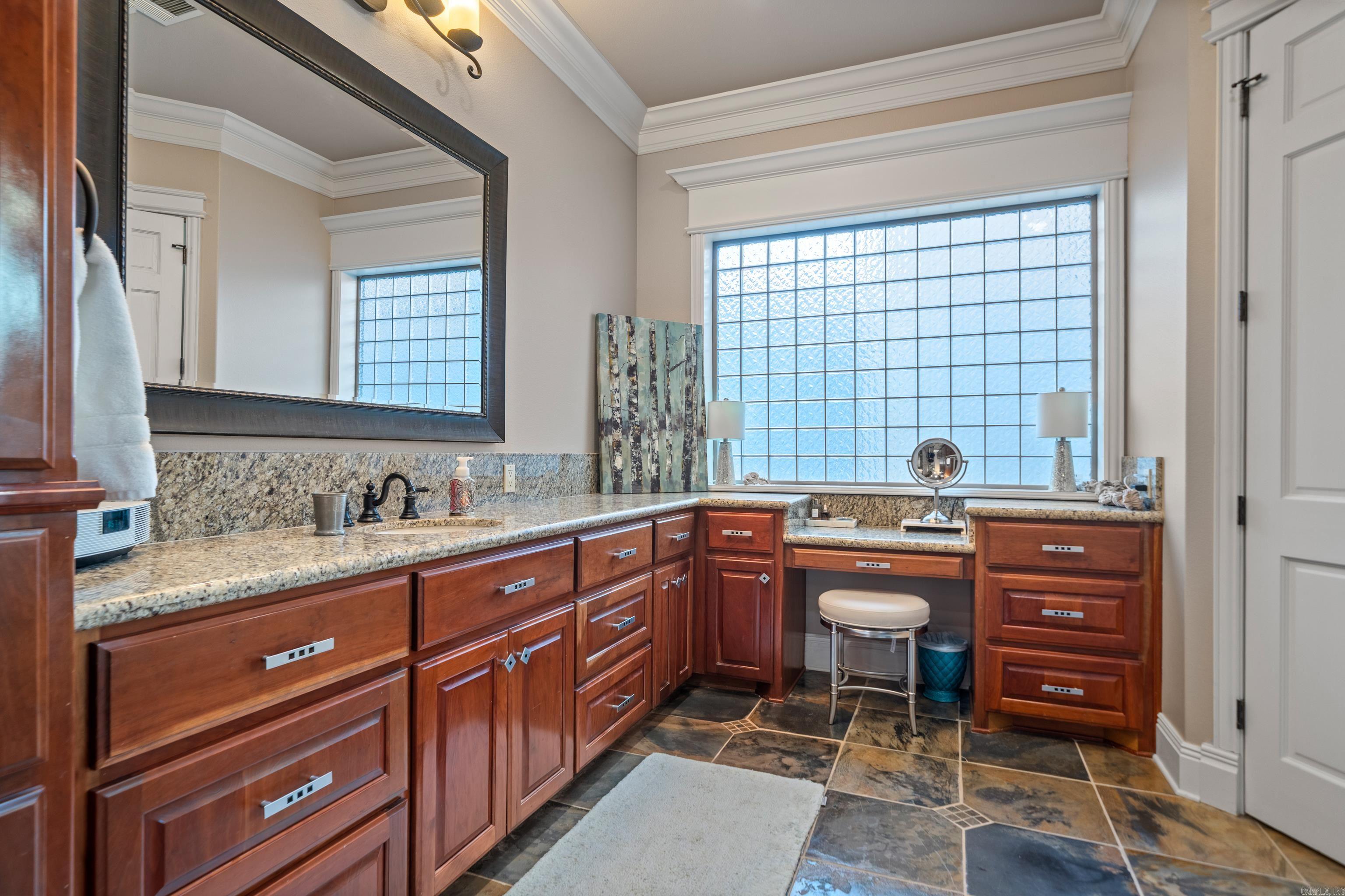 PARADISE LAKE VILLAGE TOWNHOME - Residential