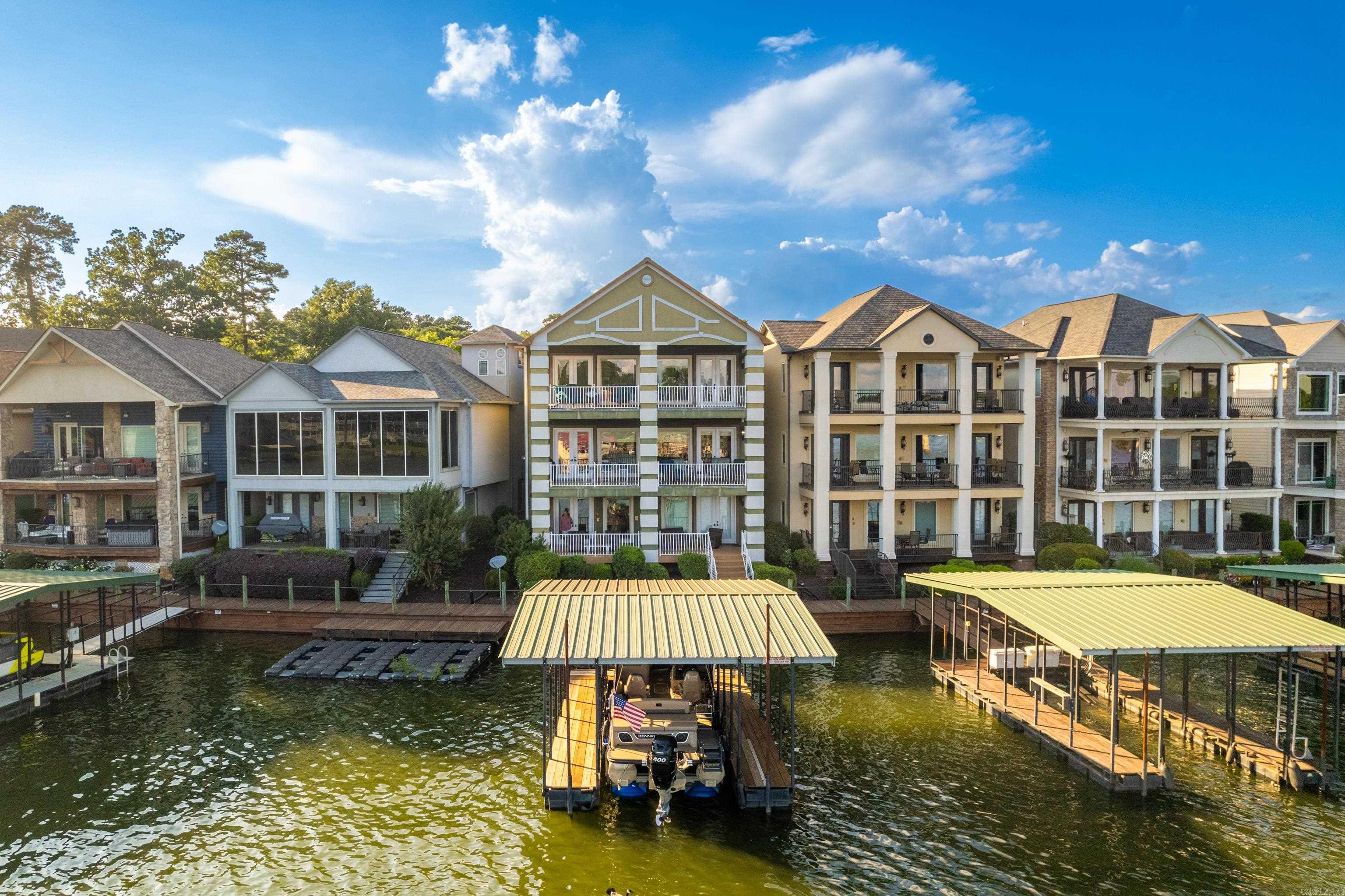 PARADISE LAKE VILLAGE TOWNHOME - Residential