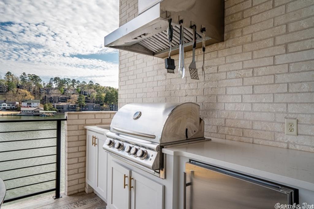 Point on Wilson Point - Residential
