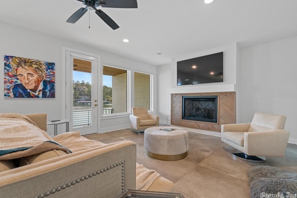 Point on Wilson Point - Residential