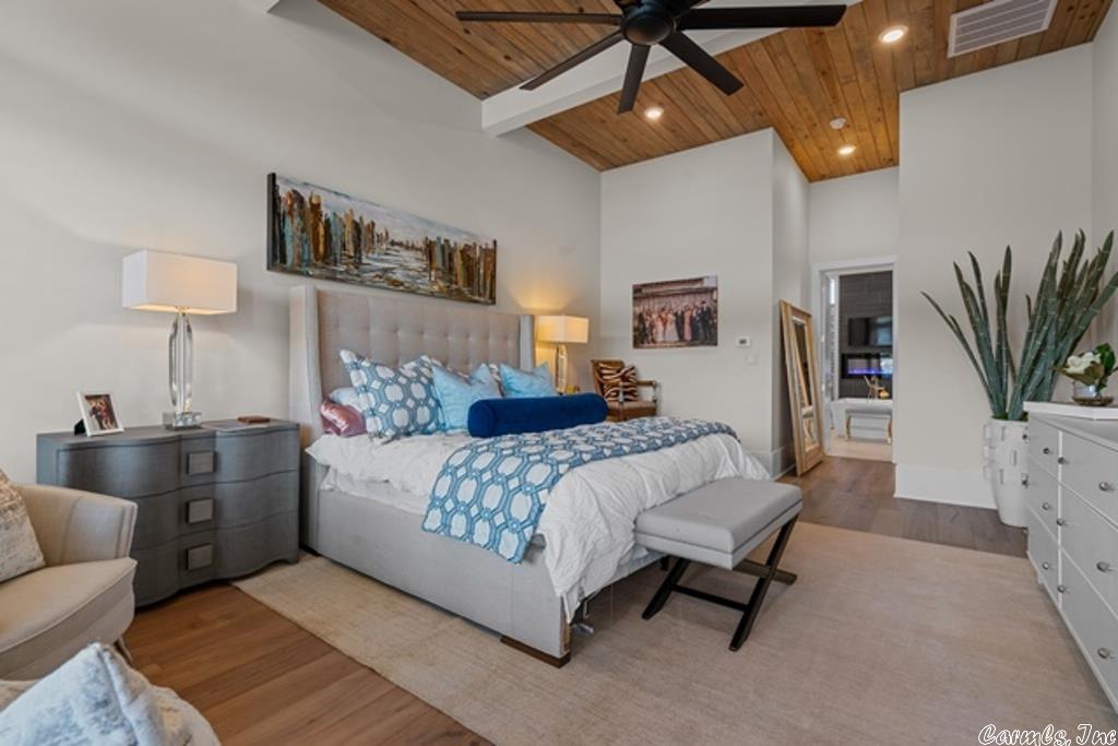 Point on Wilson Point - Residential
