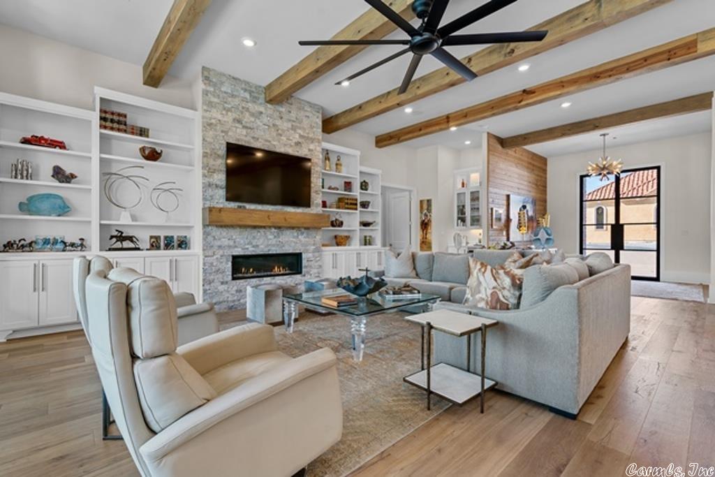 Point on Wilson Point - Residential