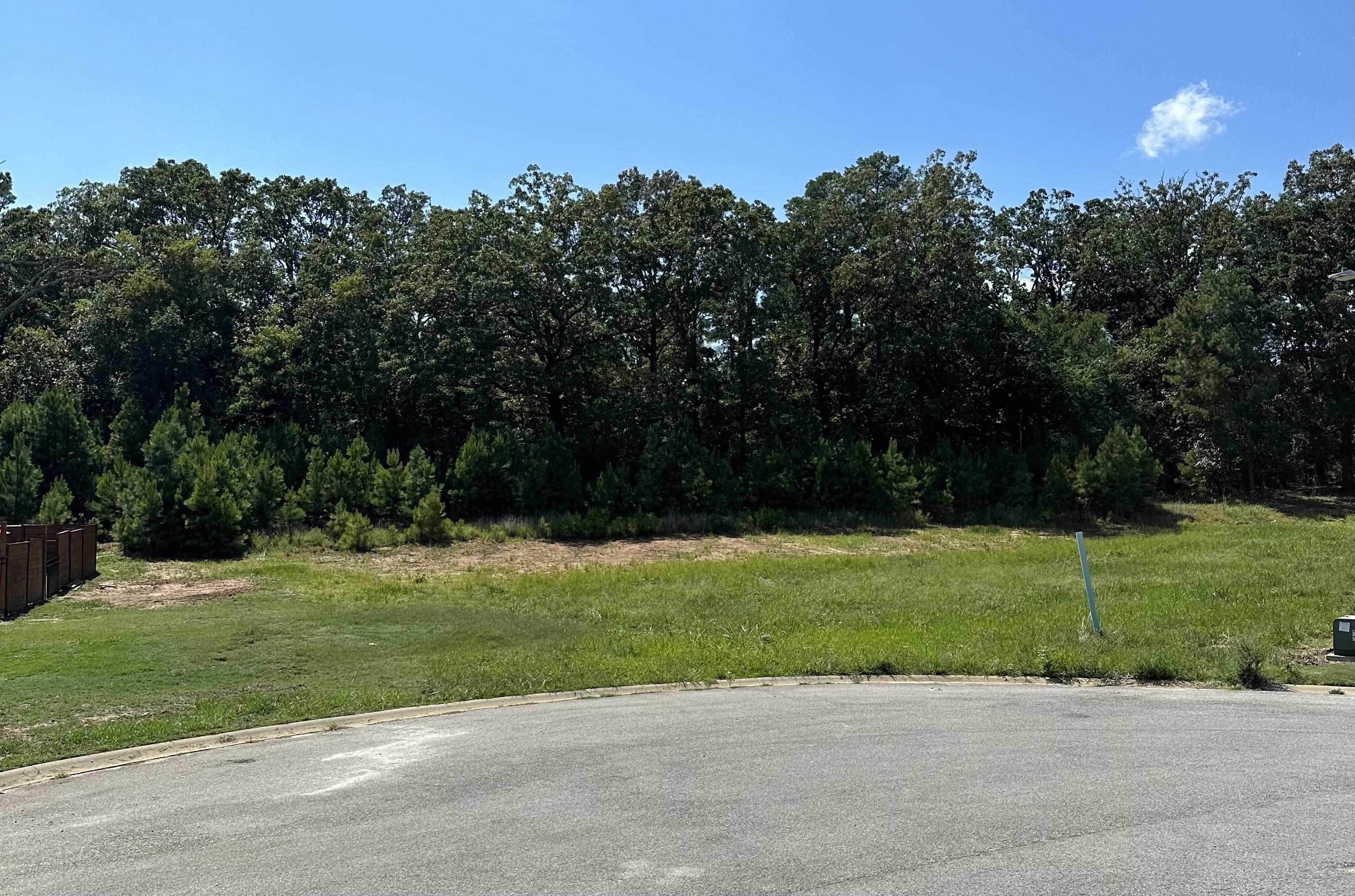 Great lot to build your dream home in the Mallard Pointe Subdivision.