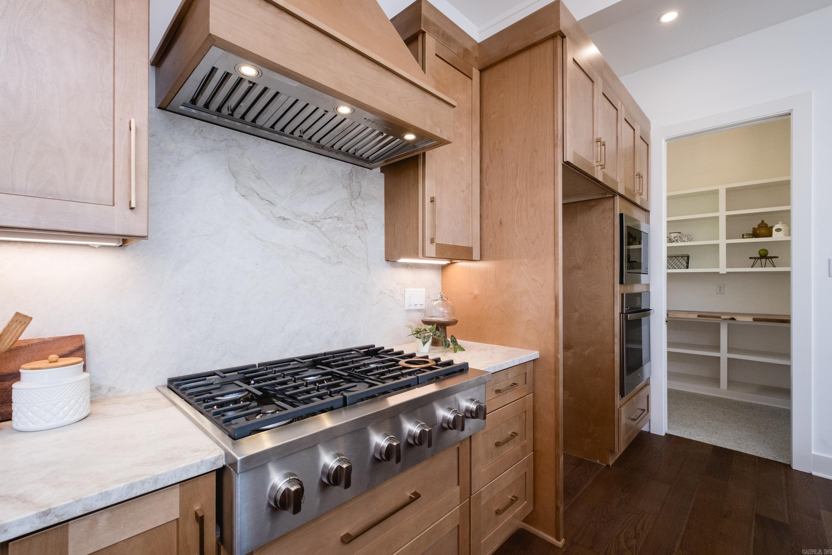 KINGWOOD PLACE - Residential