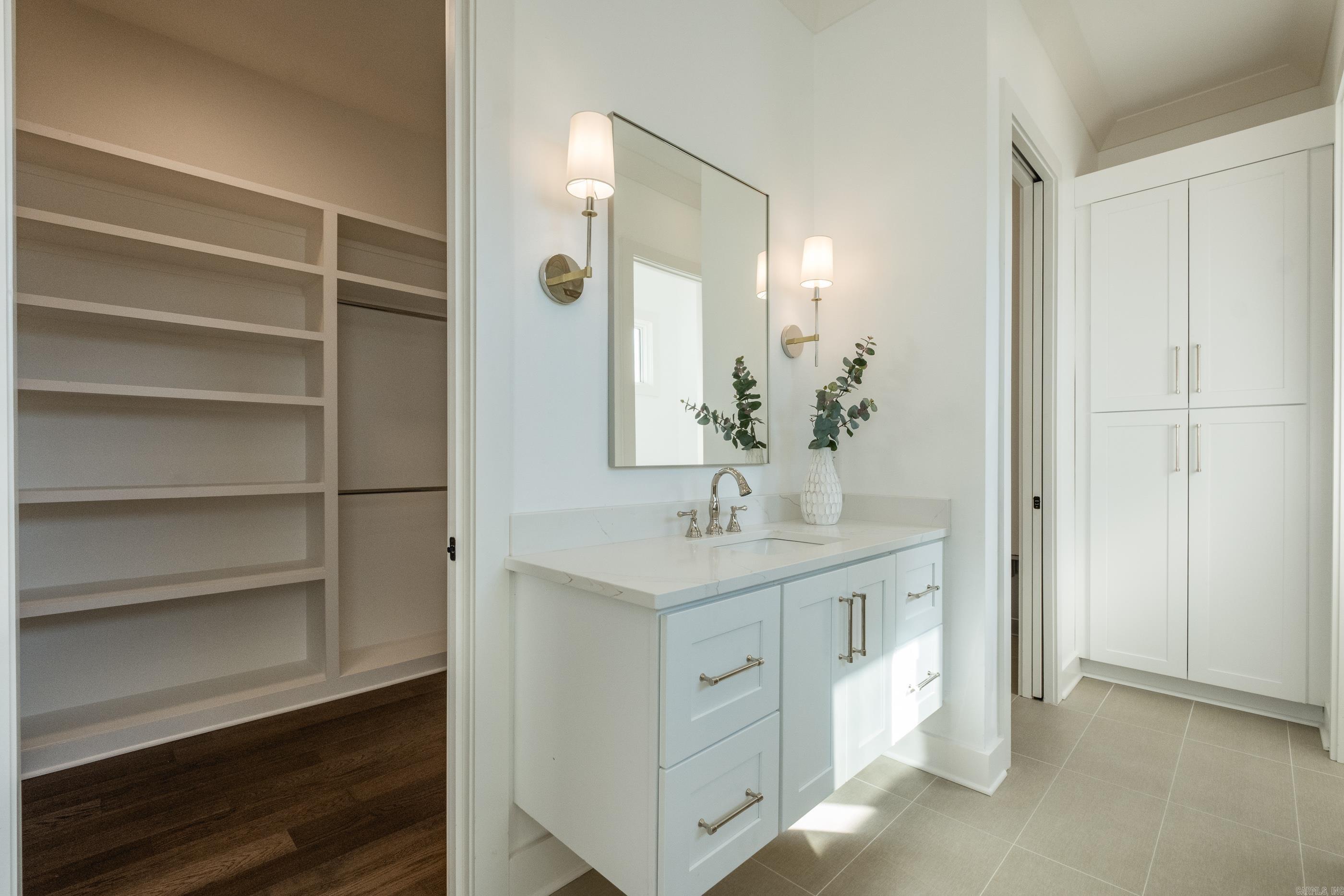 KINGWOOD PLACE - Residential