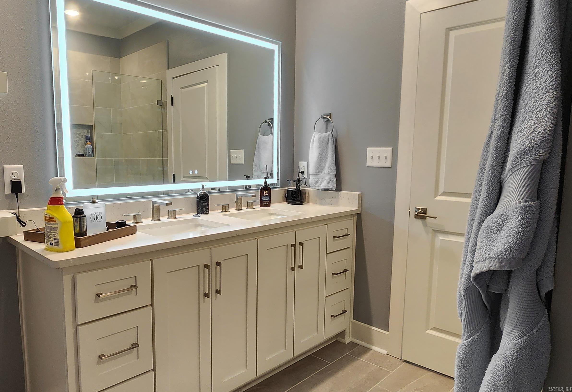 MIDTOWN BRYANT - Residential