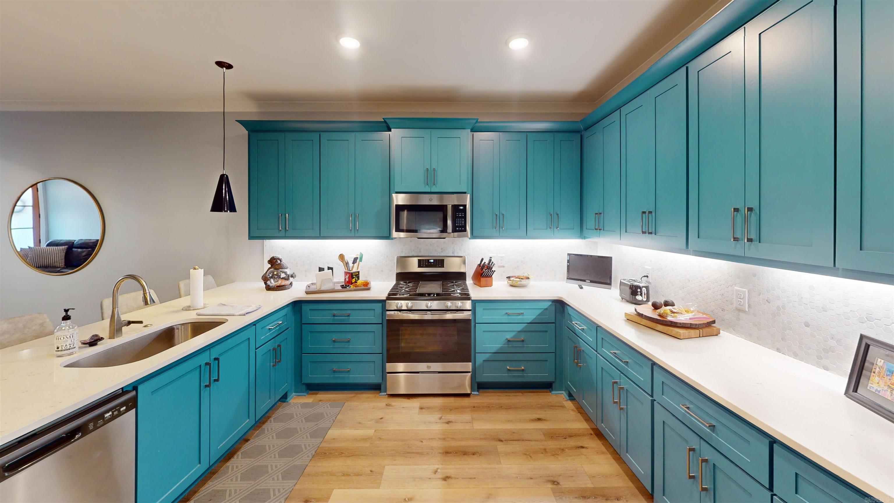 MIDTOWN BRYANT - Residential