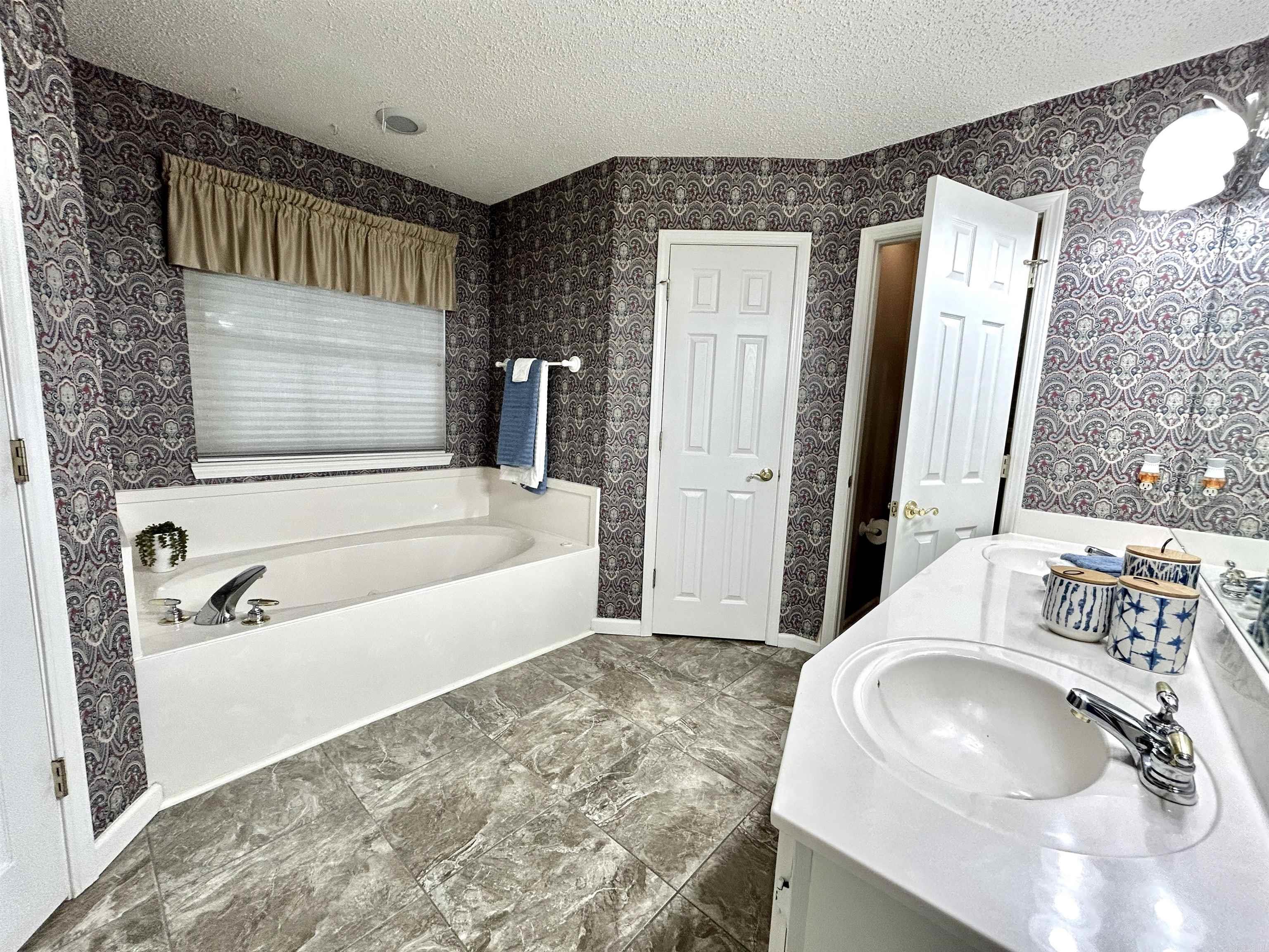 EAGLE POINT - Residential