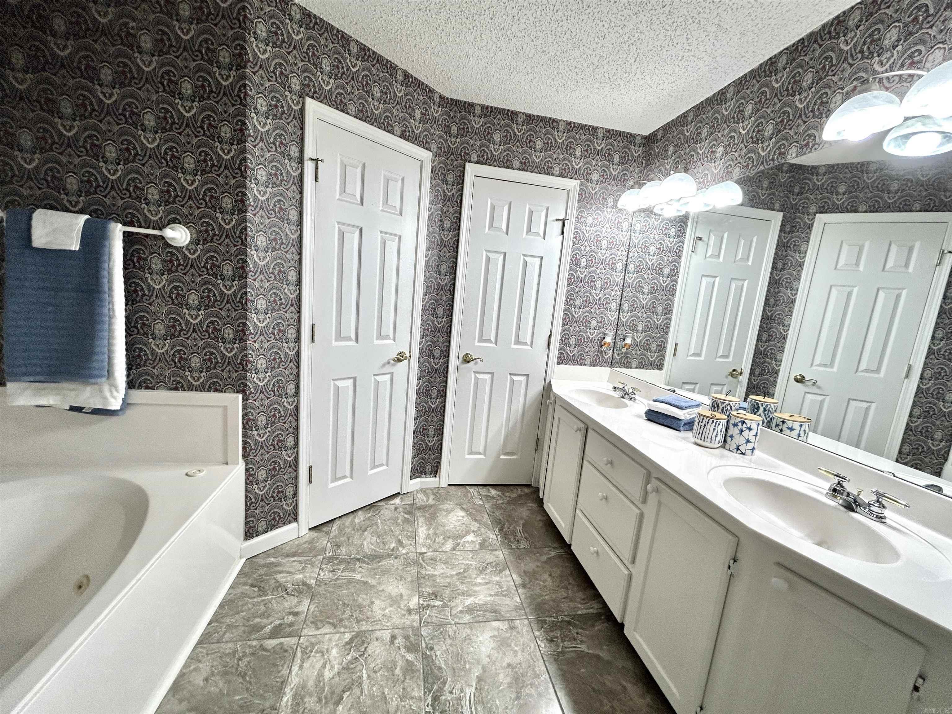 EAGLE POINT - Residential