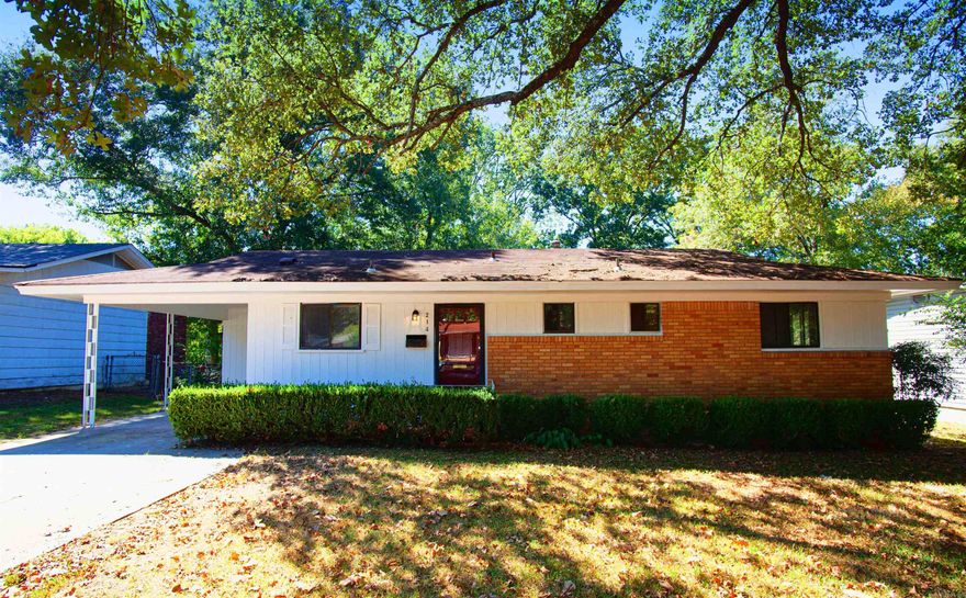 Cute 3BD/2BA with cute curb appeal in WLR. Big living spaces and plenty of storage in the kitchen. Large backyard with a covered back patio that is perfect for those sunnier days. Perfect location close to shopping, dining, and more!
