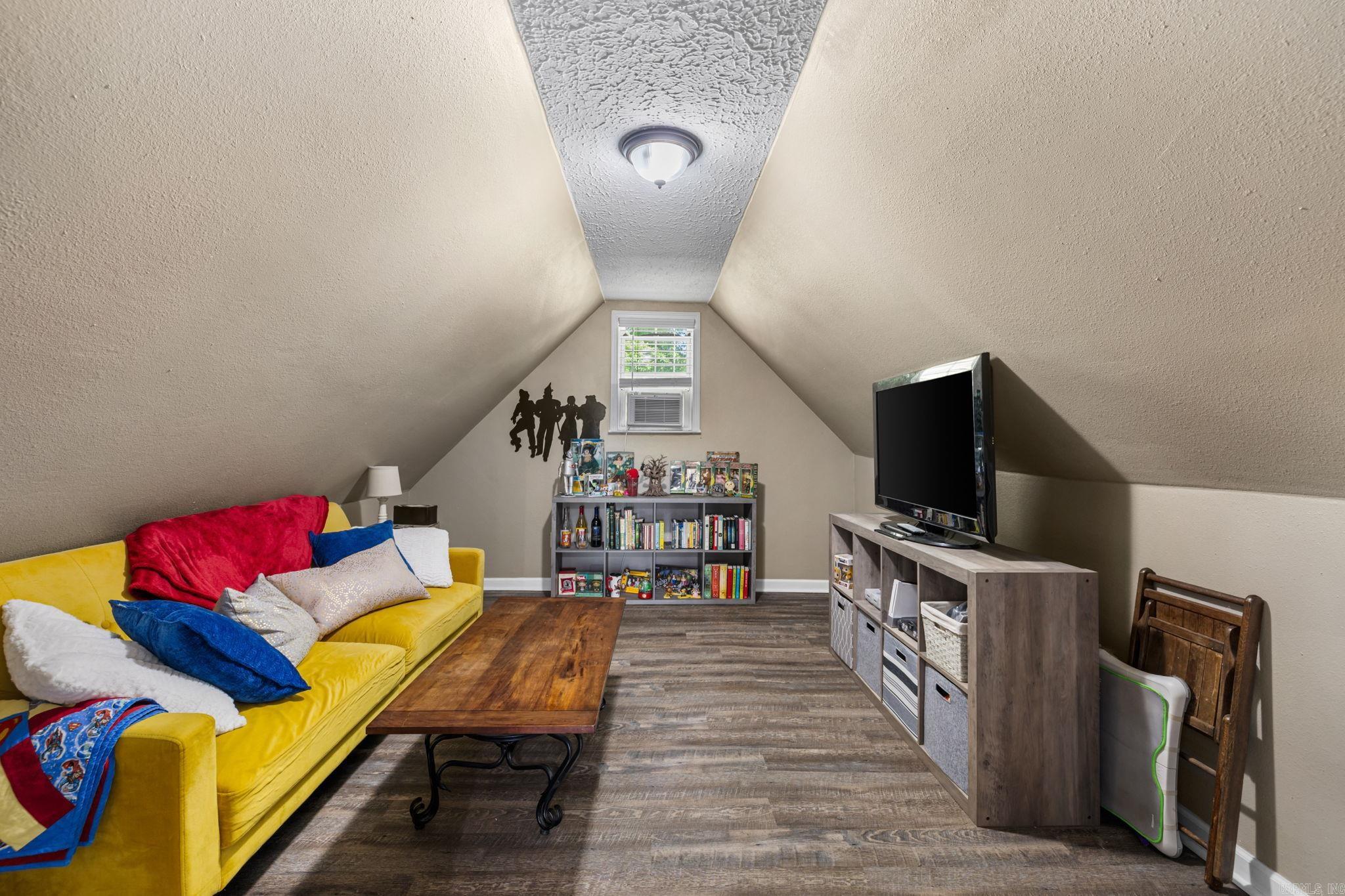 Country Wood Unit IV - Residential