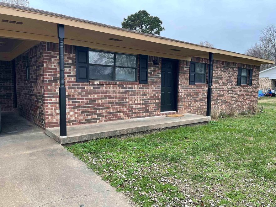 ?? Ozark Living Made Easy! Looking for a move-in-ready home? This newly renovated 3-bedroom beauty has it all—fresh floors, upgraded electric, and a gorgeous kitchen! Perfect for first-time buyers or anyone ready to settle in. ?? FHA, USDA, VA loans accepted! ?? Call Jan at 501-680-0016 today!