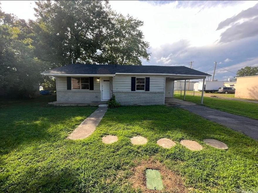 Call Cabot Home! This cozy updated 2 bedroom, 1 bathroom home is Perfect for a small family or Roommates.