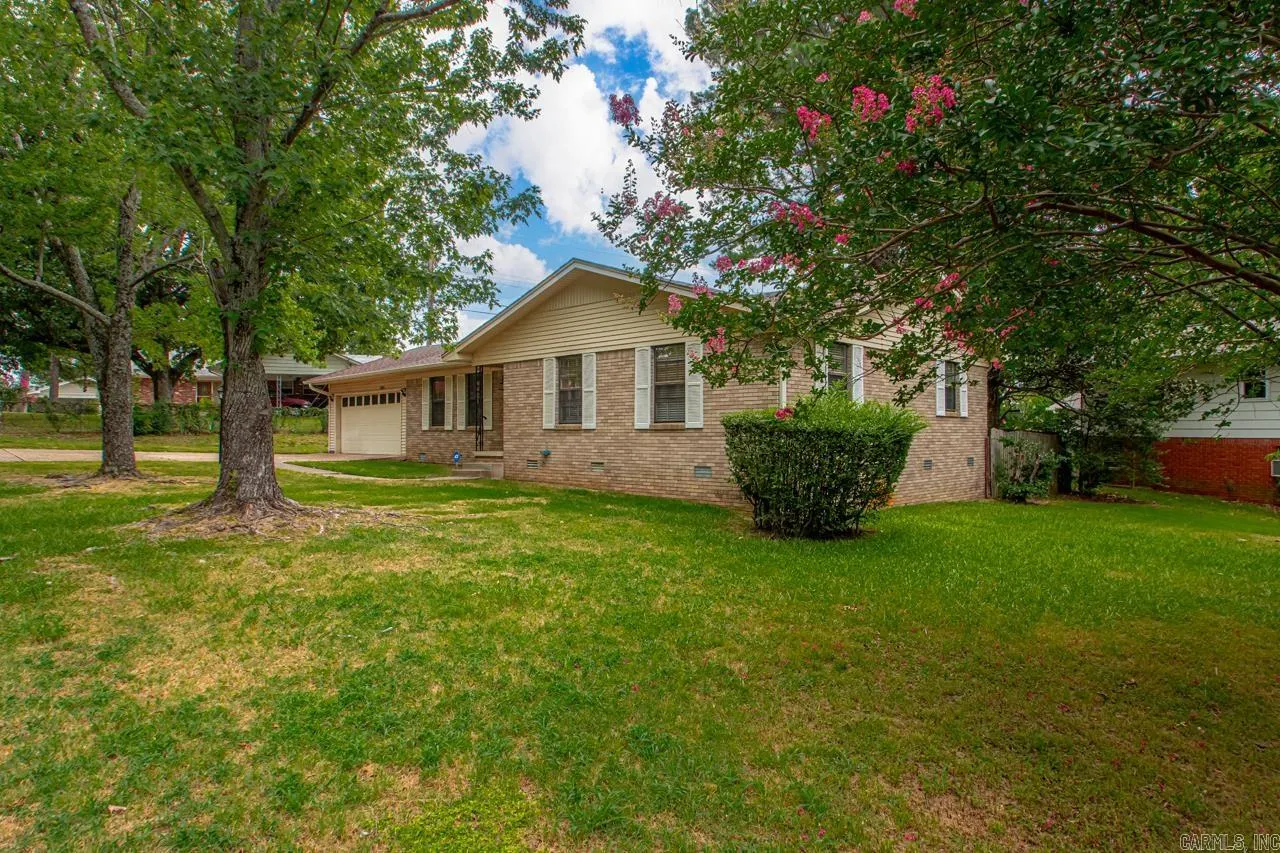 Little Rock, Arkansas 72205, United States, 3 Bedrooms Bedrooms, ,2 BathroomsBathrooms,Residential,Active,166811