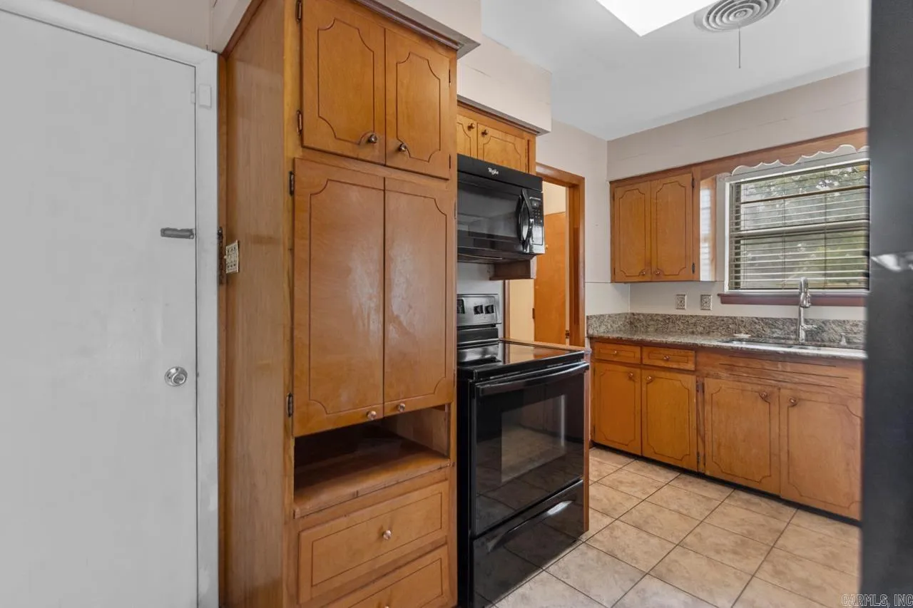 Little Rock, Arkansas 72205, United States, 3 Bedrooms Bedrooms, ,2 BathroomsBathrooms,Residential,Active,166811