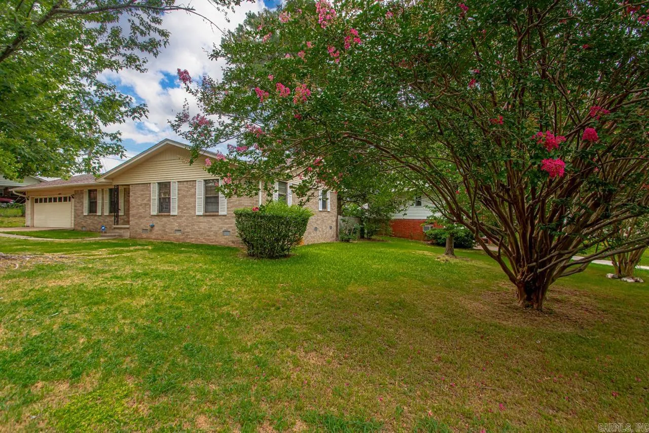 Little Rock, Arkansas 72205, United States, 3 Bedrooms Bedrooms, ,2 BathroomsBathrooms,Residential,Active,166811