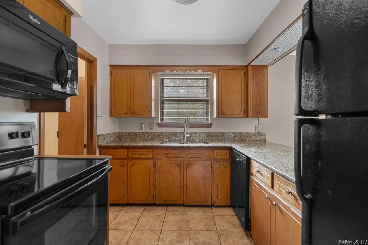 Little Rock, Arkansas 72205, United States, 3 Bedrooms Bedrooms, ,2 BathroomsBathrooms,Residential,Active,166811