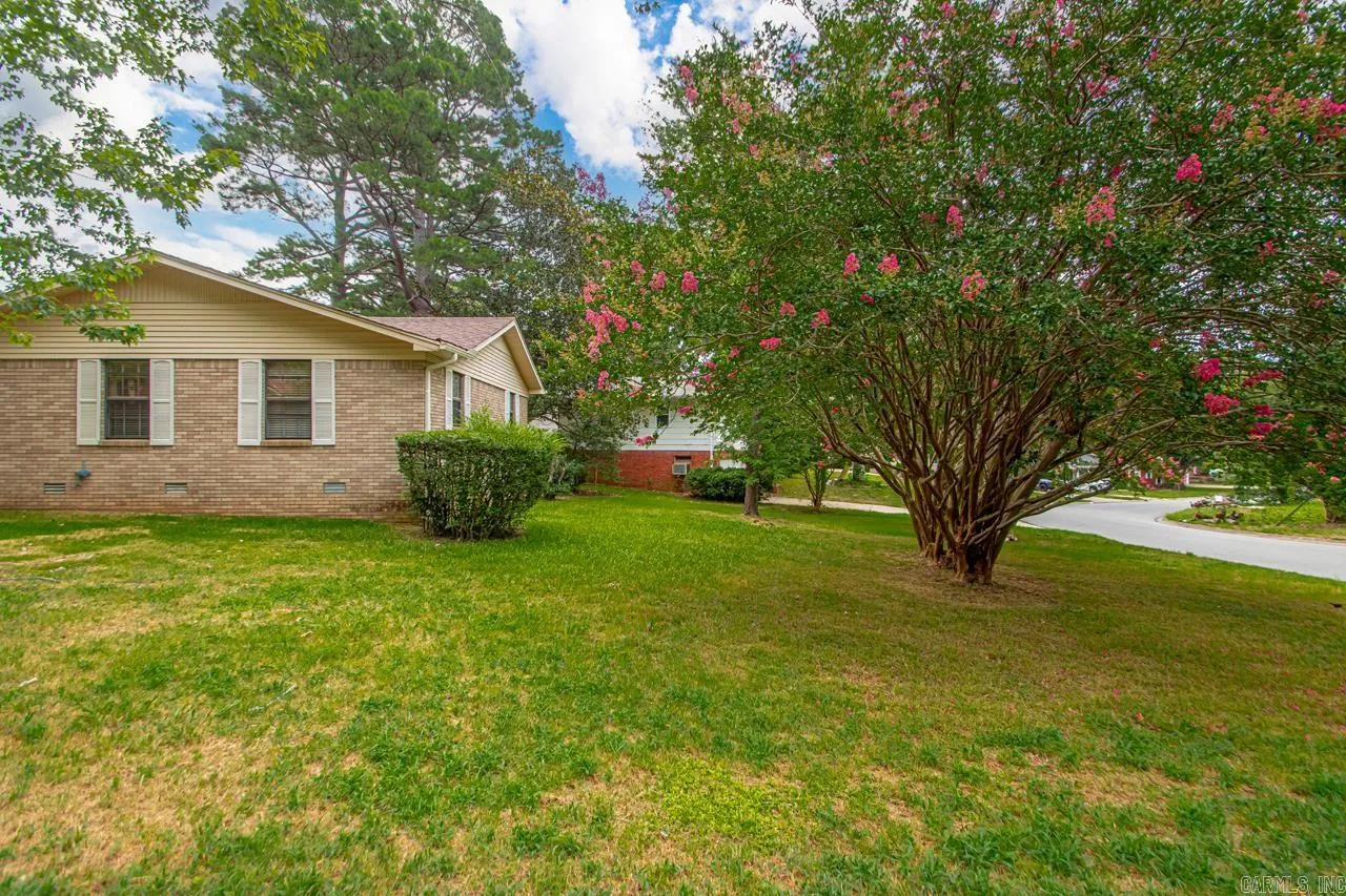 Little Rock, Arkansas 72205, United States, 3 Bedrooms Bedrooms, ,2 BathroomsBathrooms,Residential,Active,166811