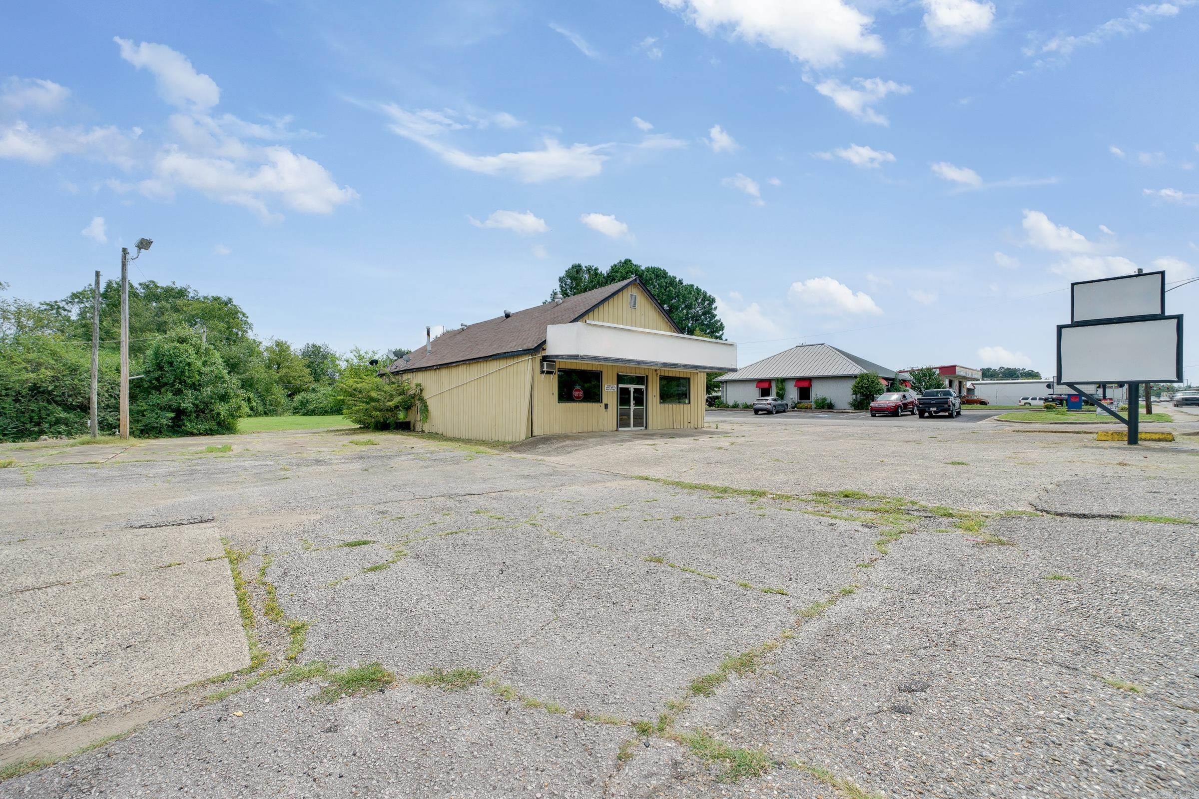 Mena Original - Commercial Sale