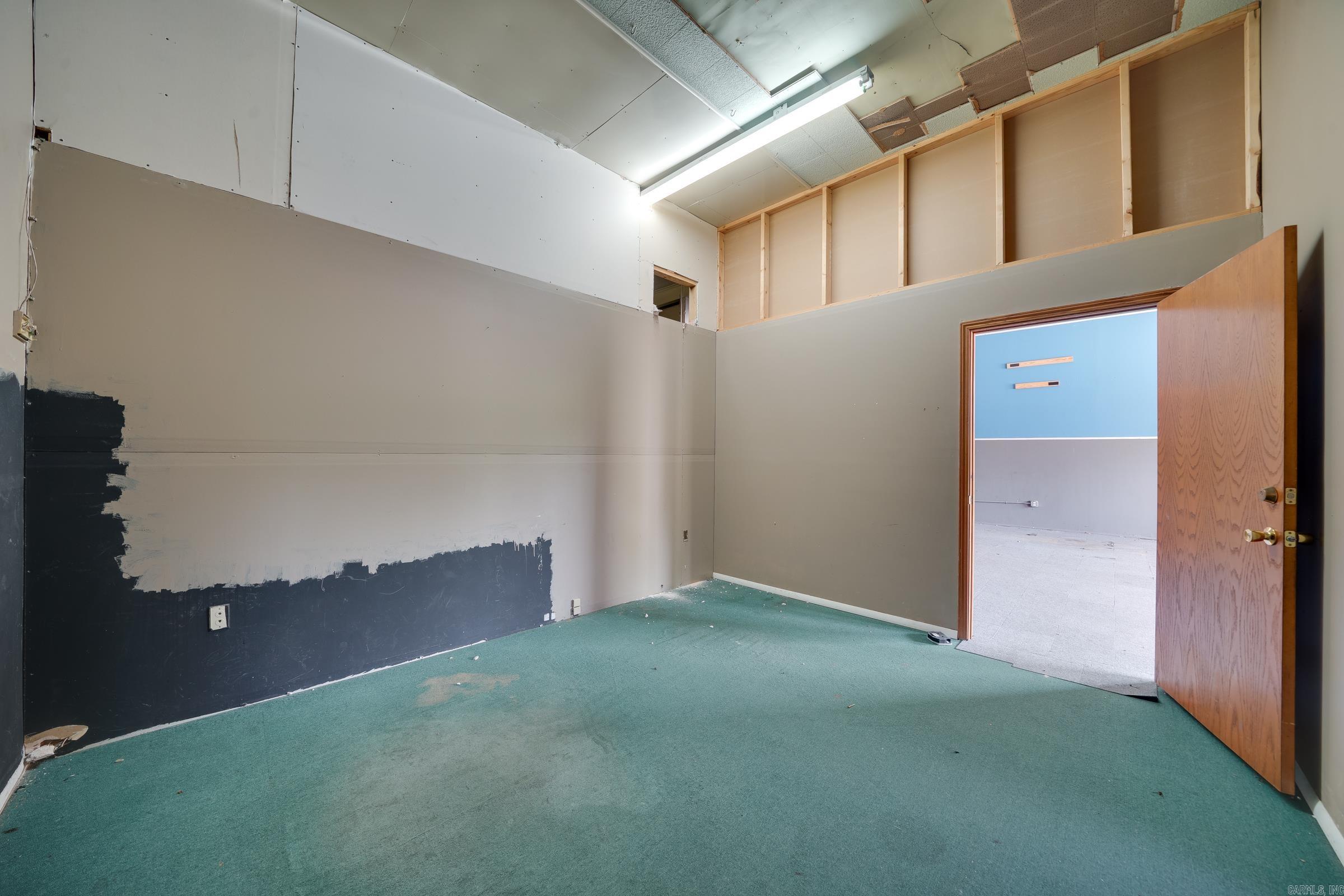 Mena Original - Commercial Sale