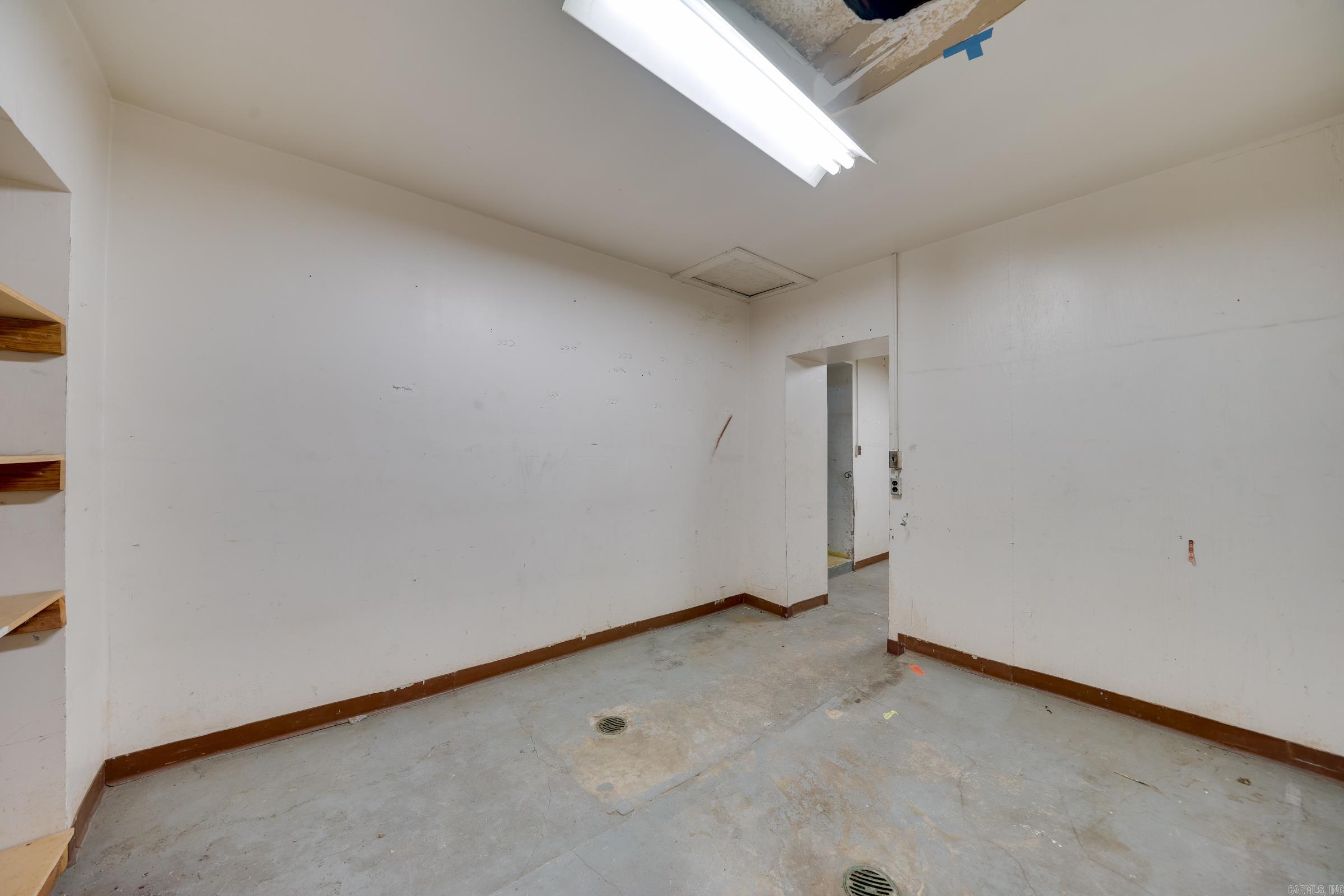 Mena Original - Commercial Sale