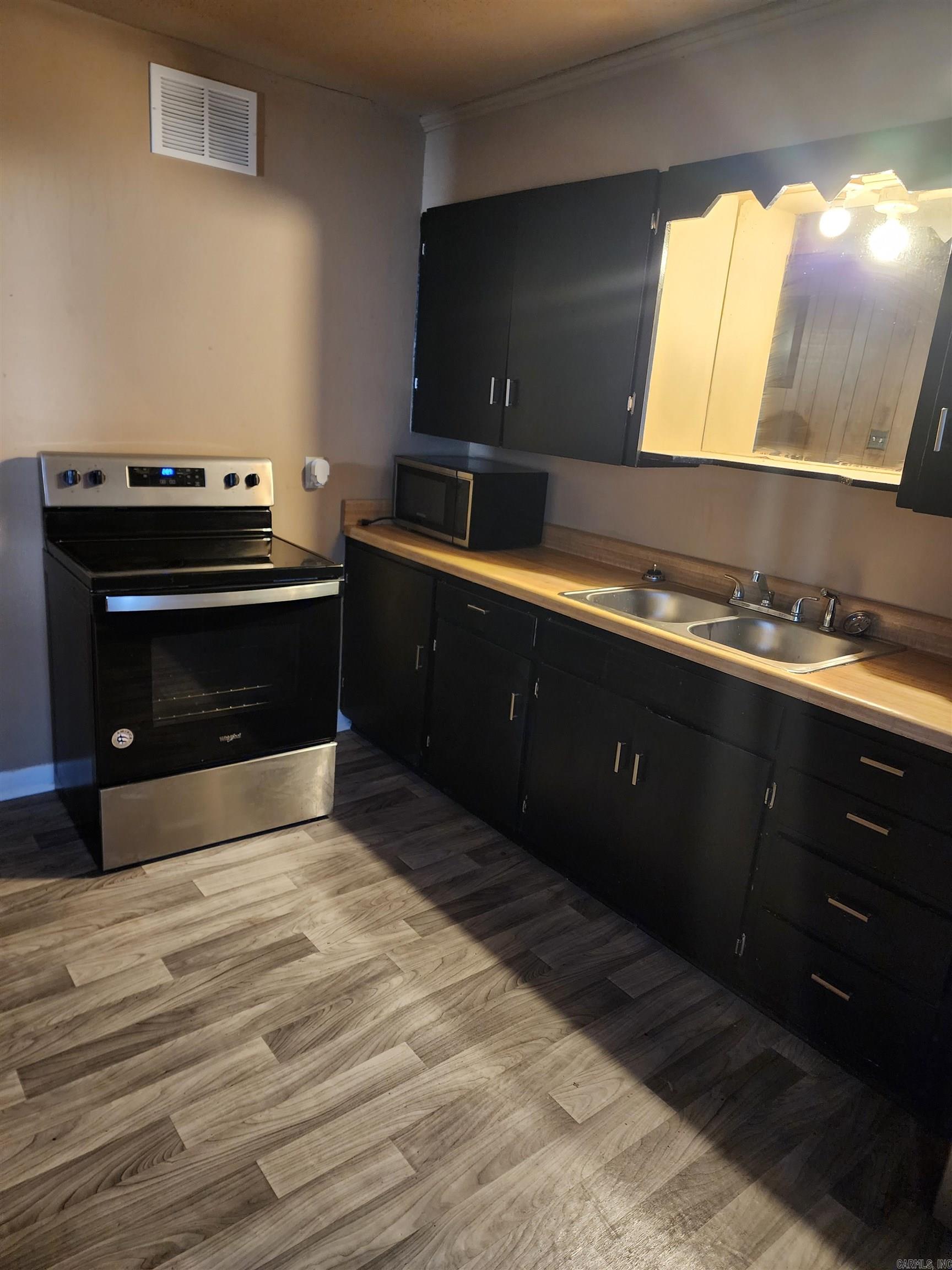 WAKEFIELD VILLAGE - Residential