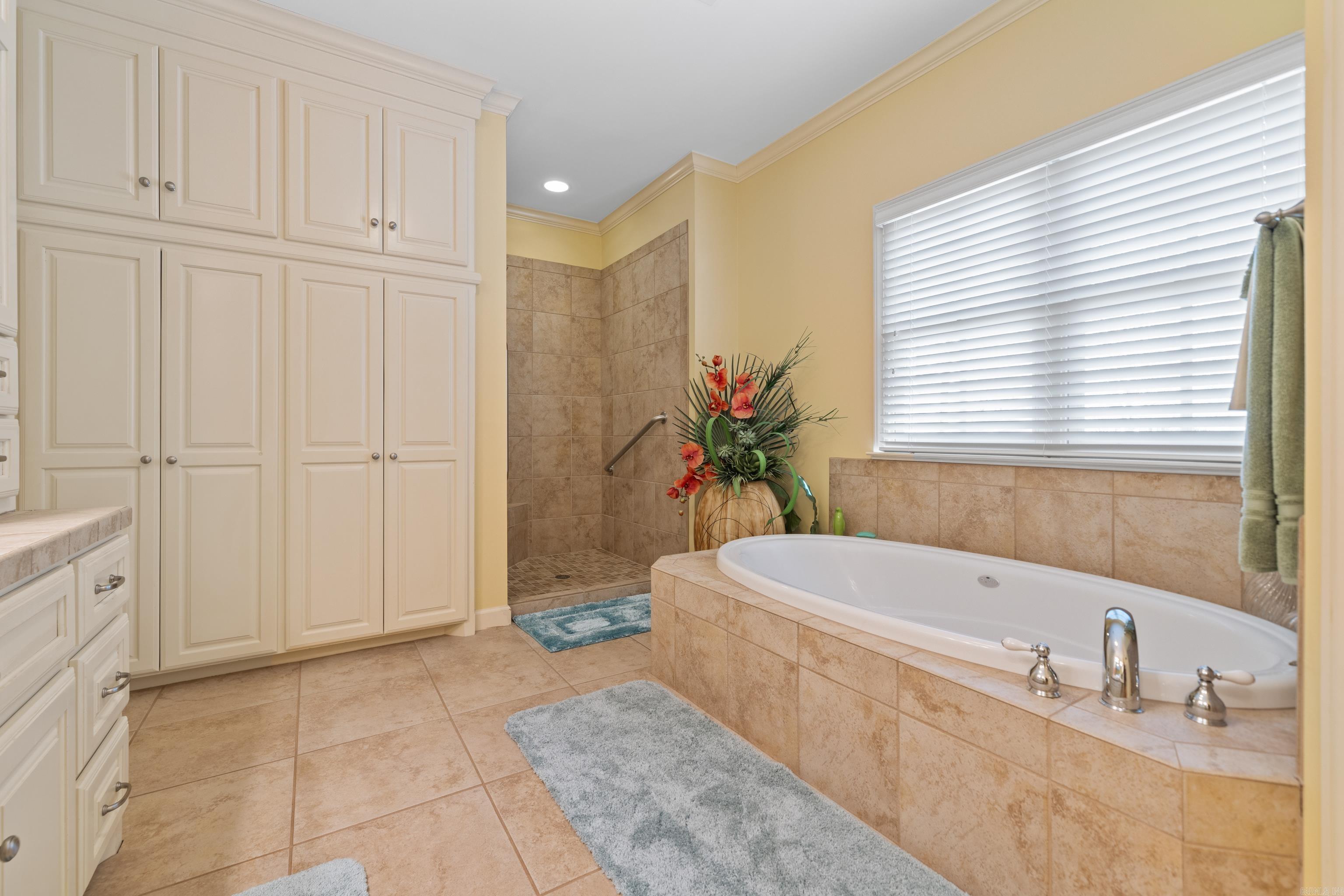 LAKE FOREST SHORES - Residential