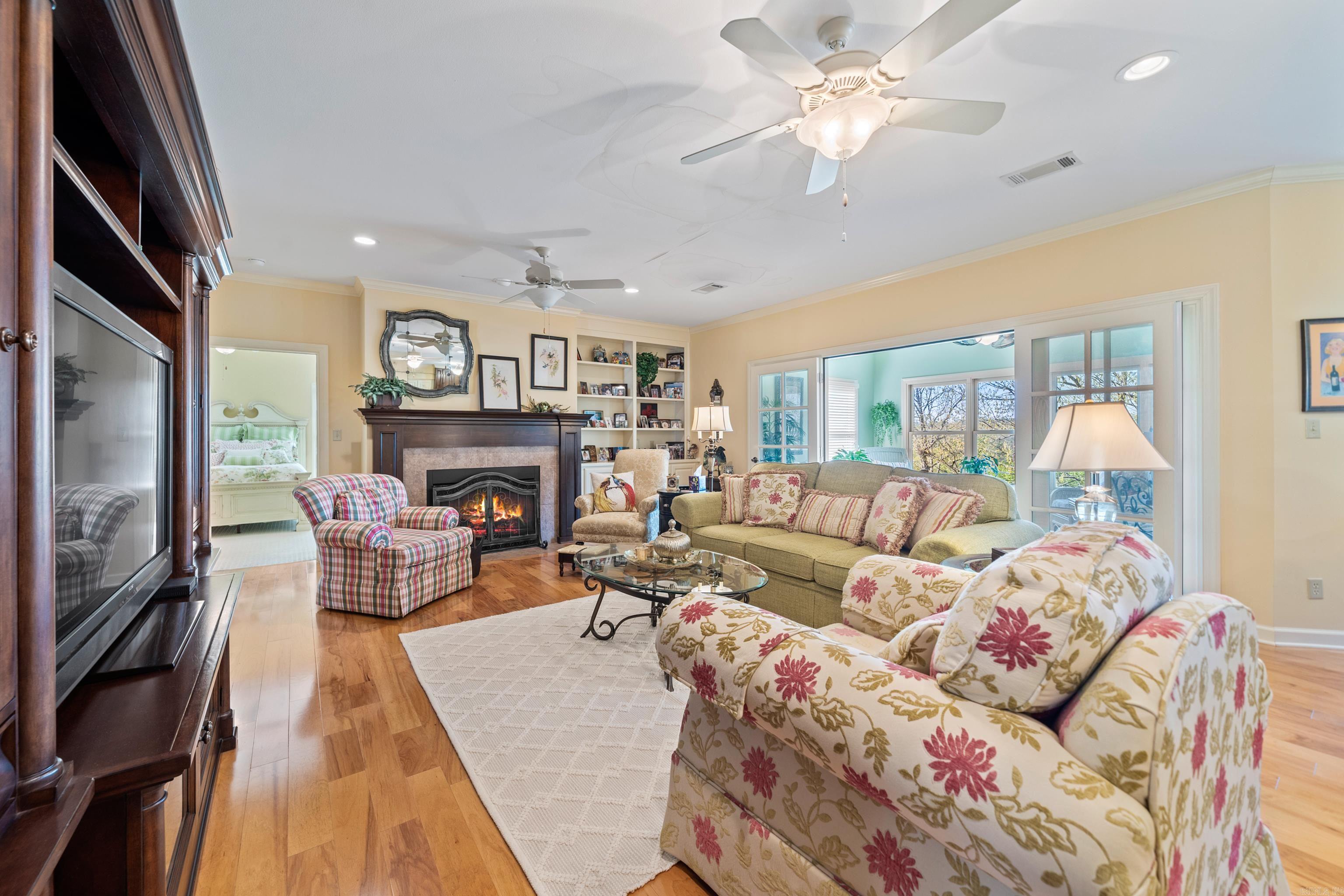 LAKE FOREST SHORES - Residential