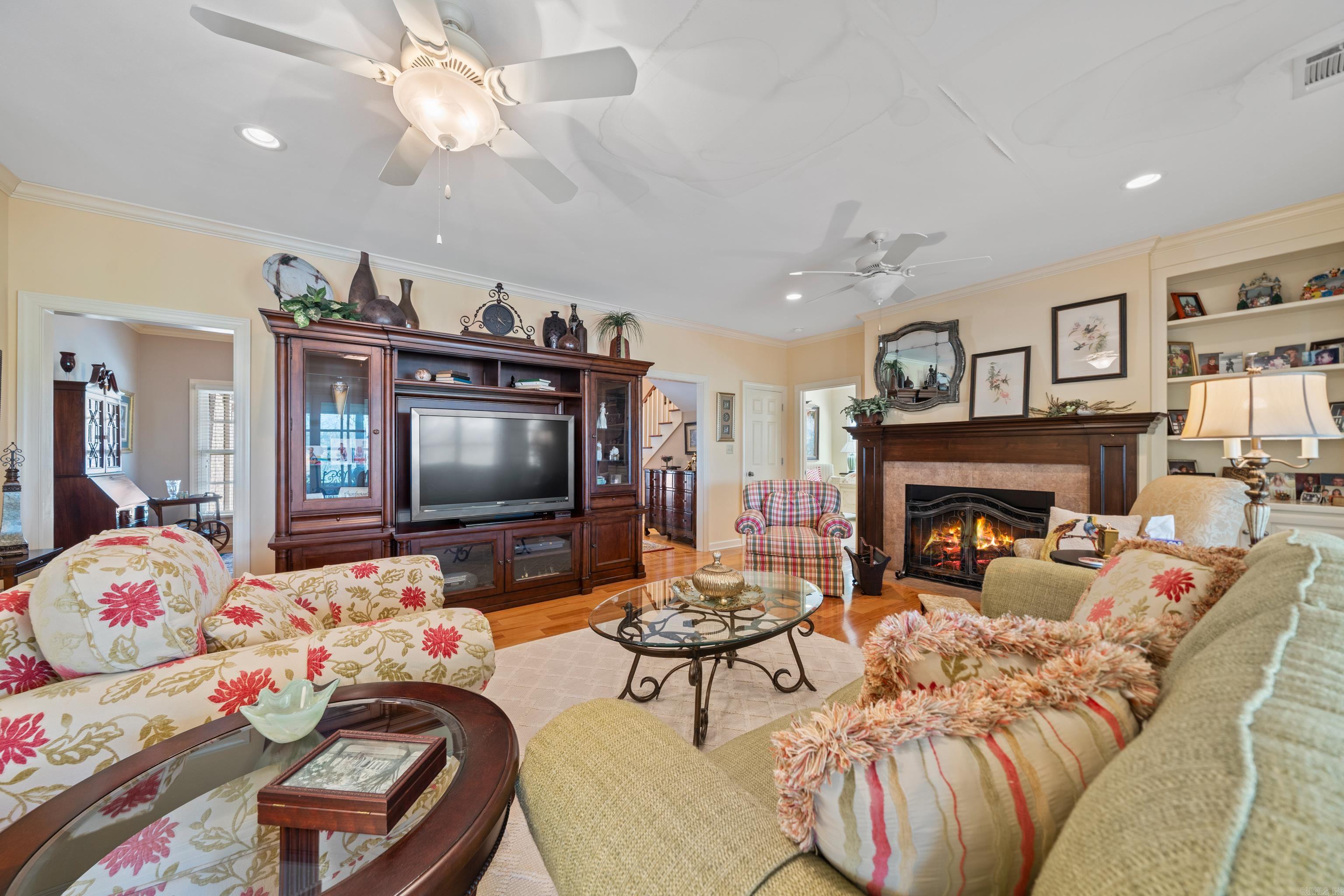 LAKE FOREST SHORES - Residential