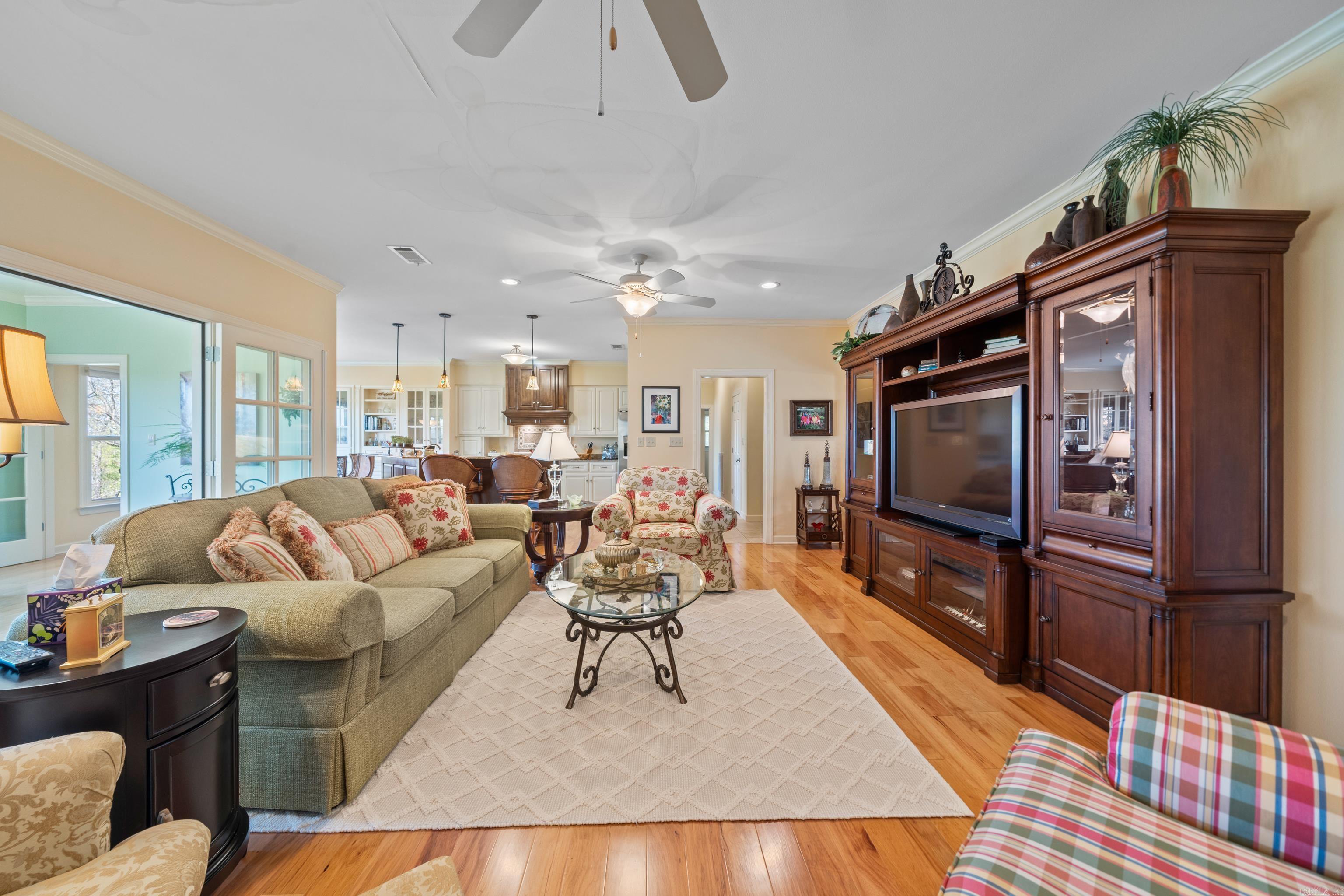 LAKE FOREST SHORES - Residential