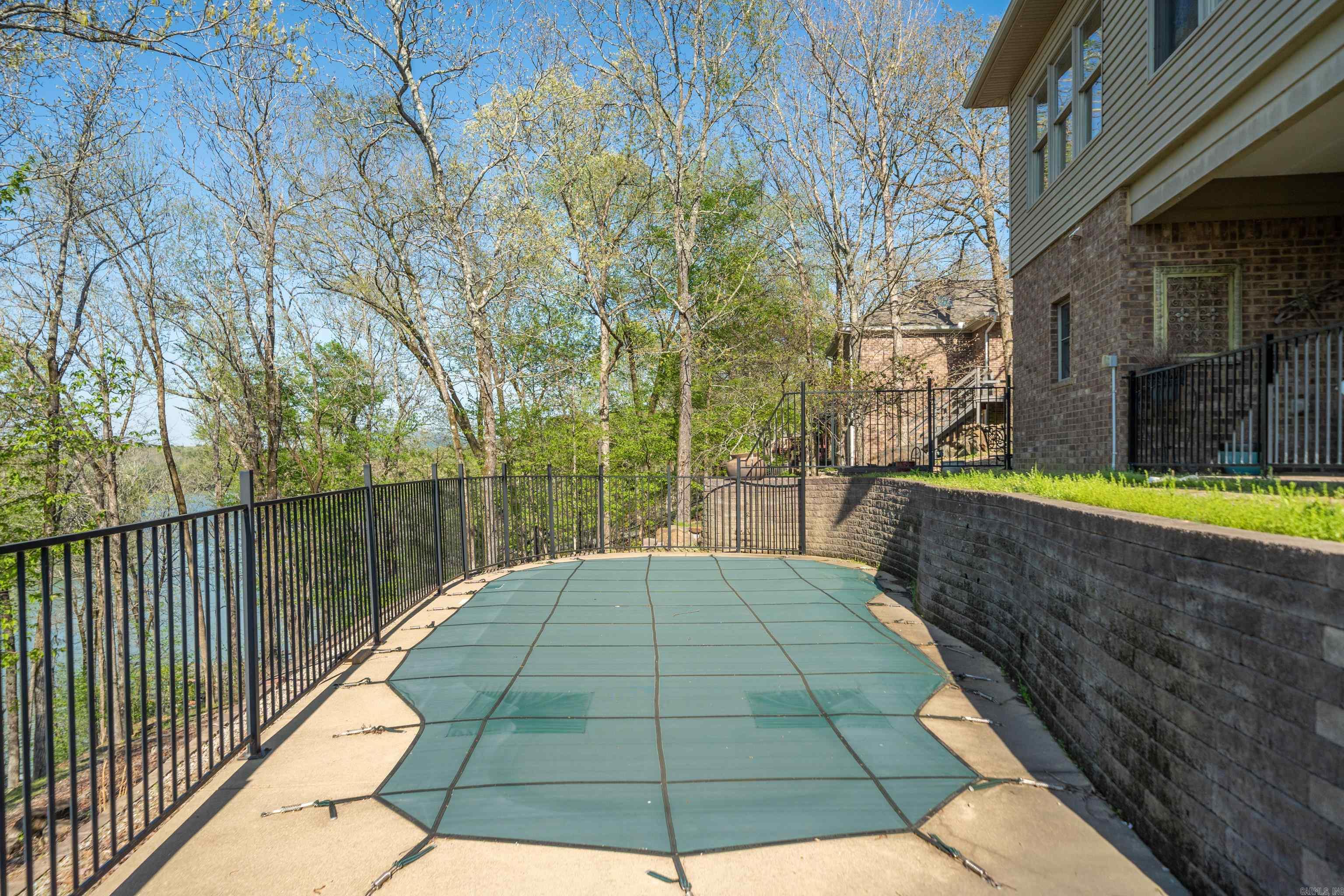 LAKE FOREST SHORES - Residential