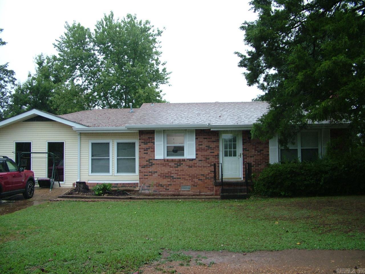 3 Bed, 1 Bath with detached garage . All new kitchen appliances! Newer HVAC, roof and kitchen flooring! New privacy fence! Close to shopping, banking, etc. This home is move-in-ready! $189,000.