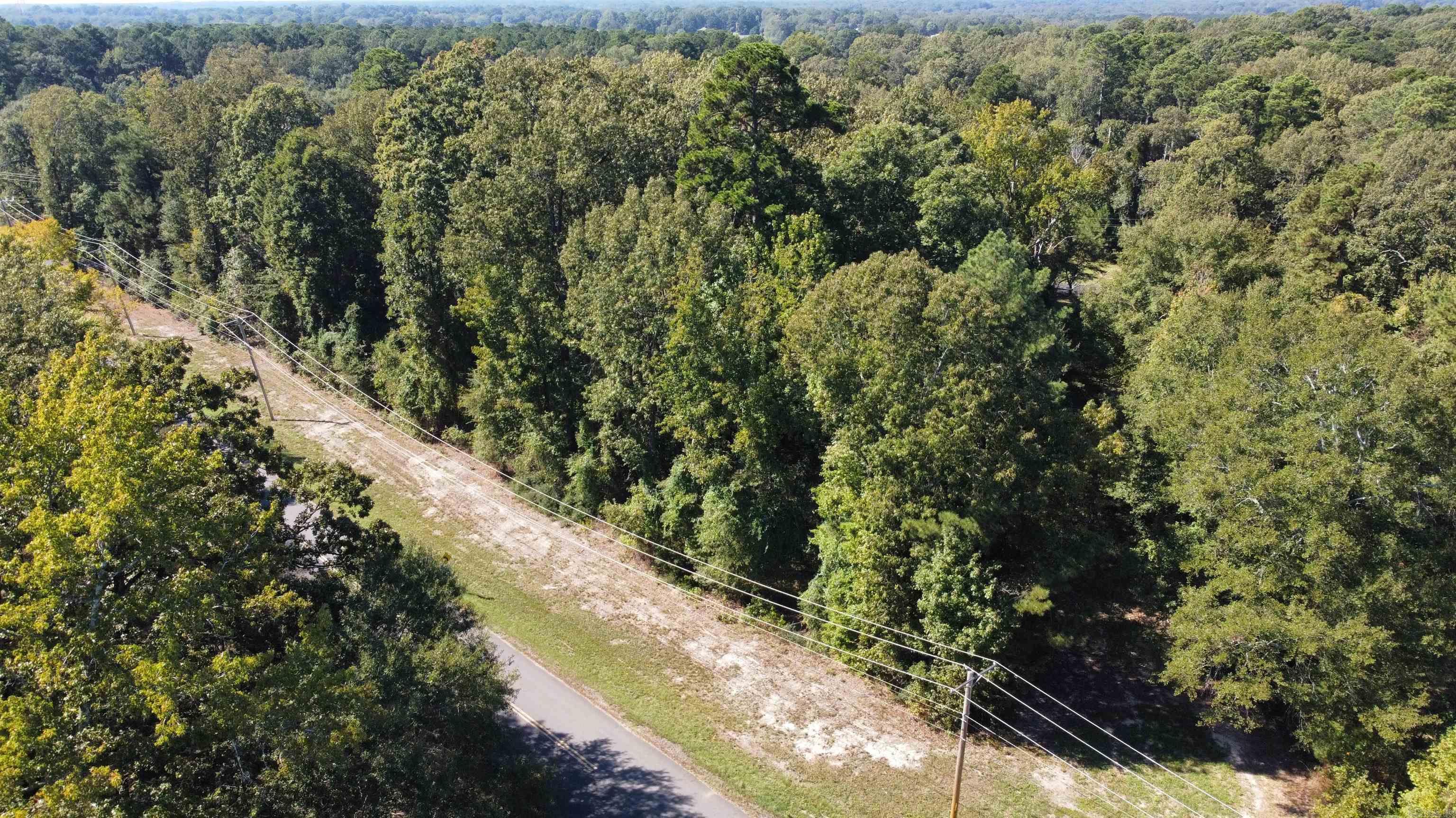 Prime 1.4-acre lot located in the northeast section of town, in the āYā between N. Calion Rd. and N. Smith Ave. This high-traffic area offers excellent visibility and accessibility, making it ideal for commercial or residential development. A buildable lot with great potential in a convenient location.