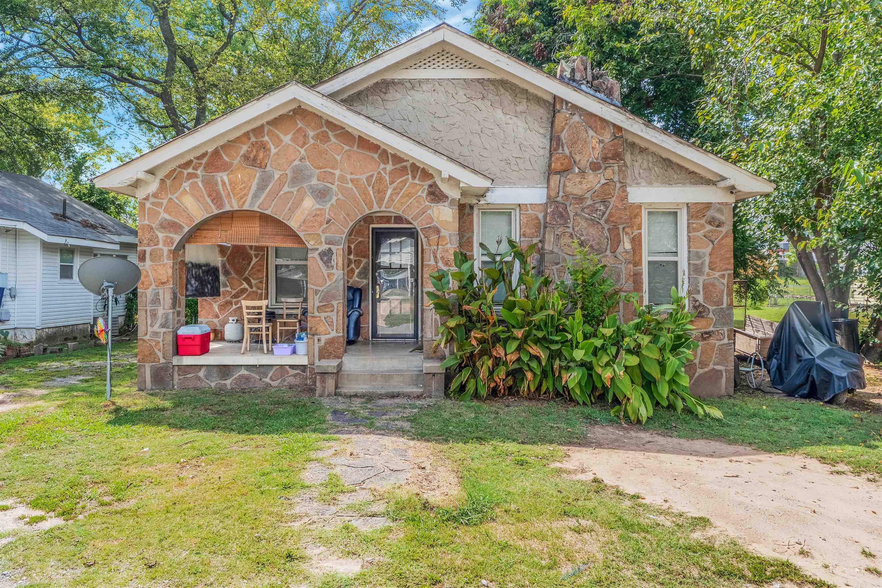 Charming 2-bedroom, 1-bath bungalow in the historic North Argenta neighborhood of North Little Rock. Built in 1930 with 1,247 sq ft of living space, this single-level home features masonry exterior, central heat/air, and a mix of carpet and tile flooring. Extras include two open porches, a utility building, and off-street parking. Conveniently located near North Little Rock High School and just minutes from downtown dining, shopping, and entertainment. Active lease in placeāgreat turnkey investment opportunity! Preapproval required prior to showings with a 12 hour notice.