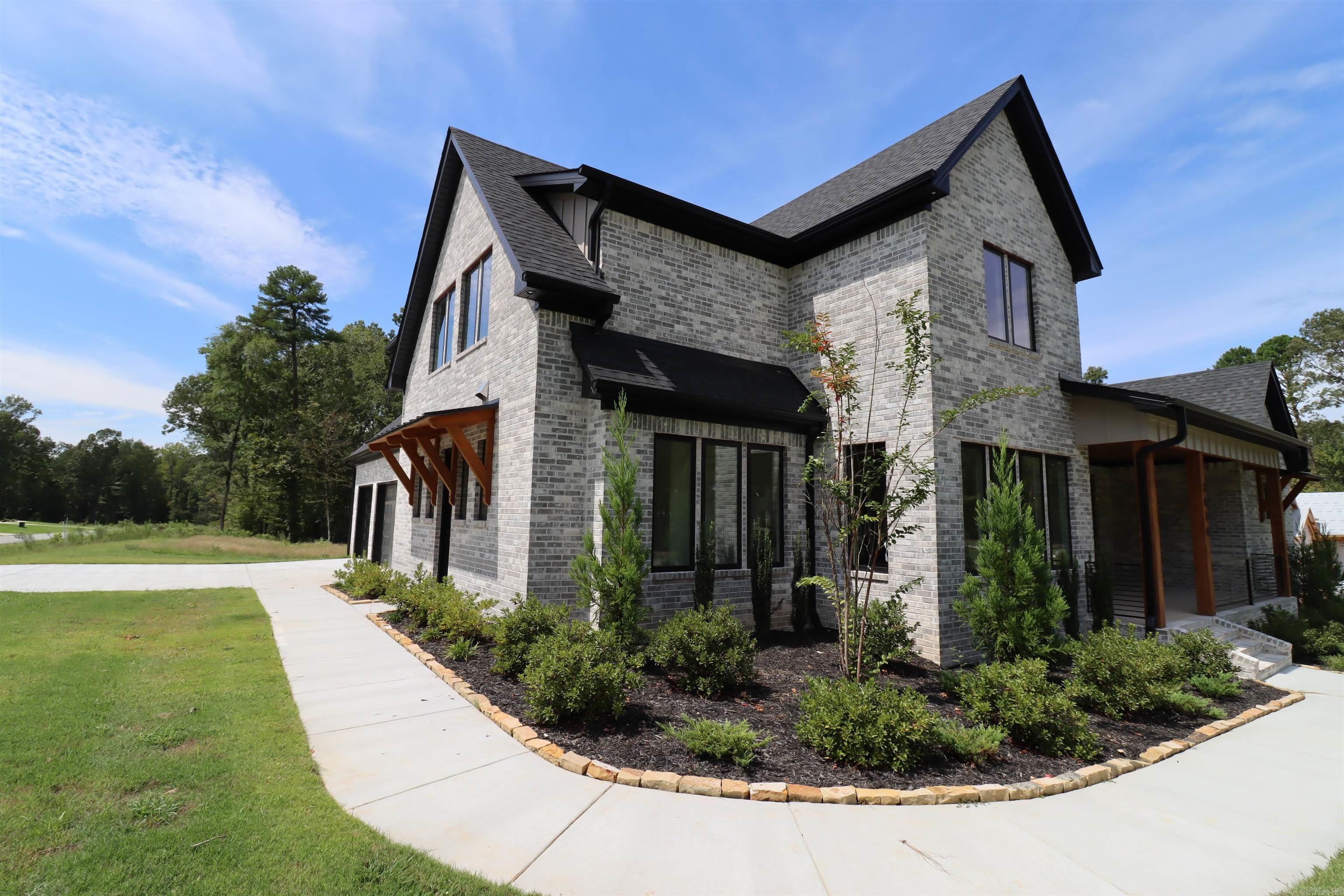 AVILLA MANOR - Residential
