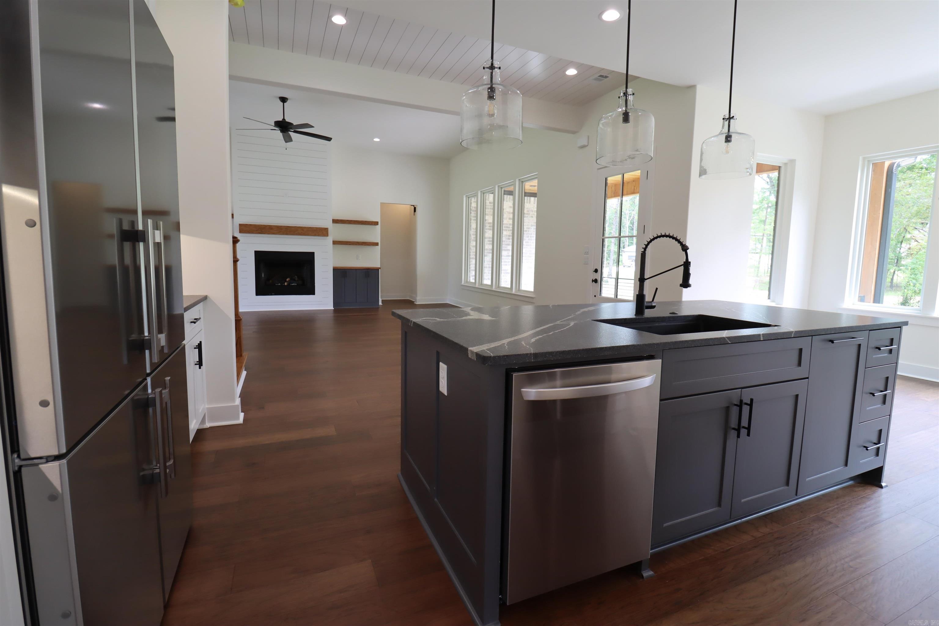 AVILLA MANOR - Residential