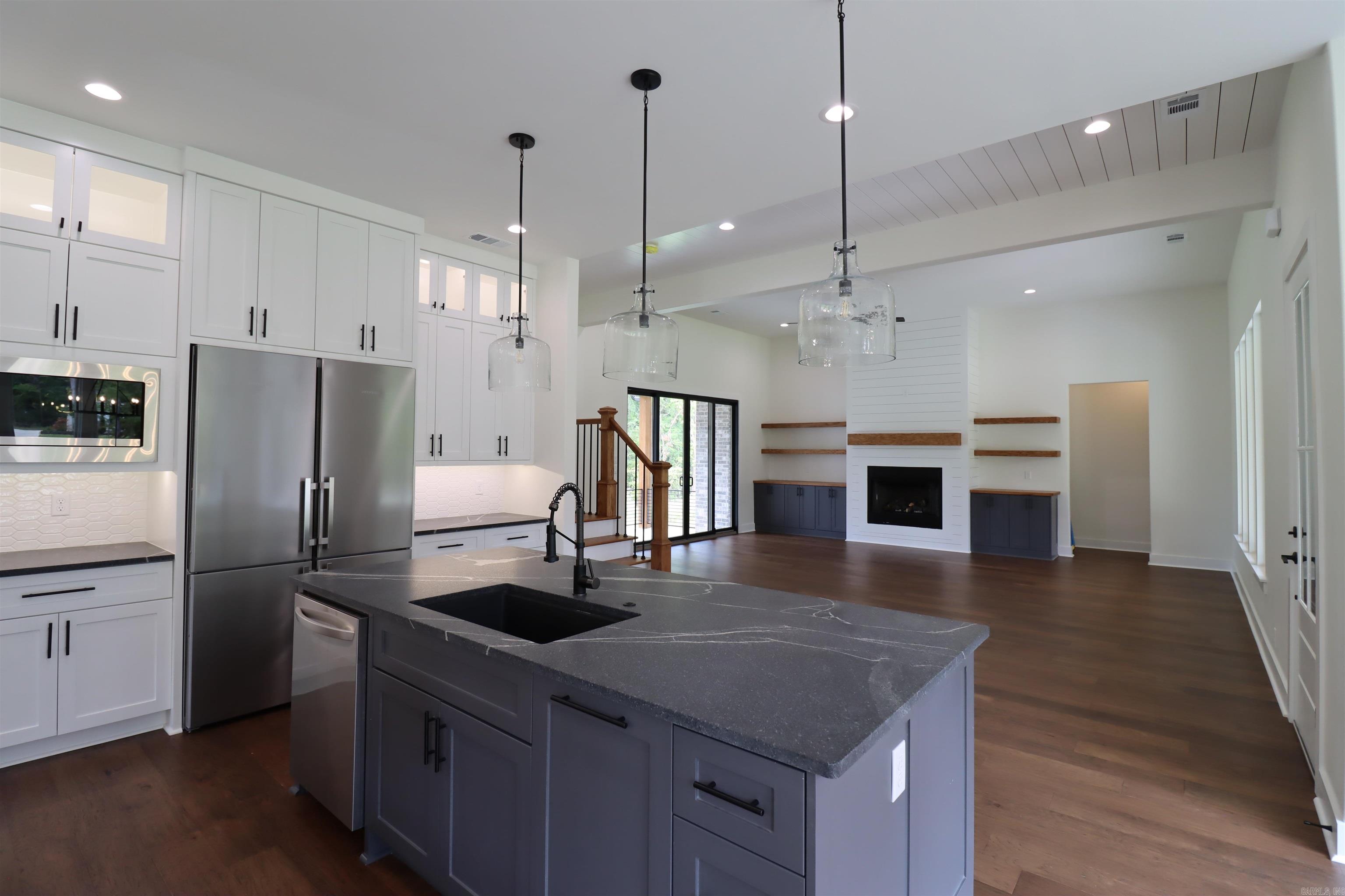 AVILLA MANOR - Residential