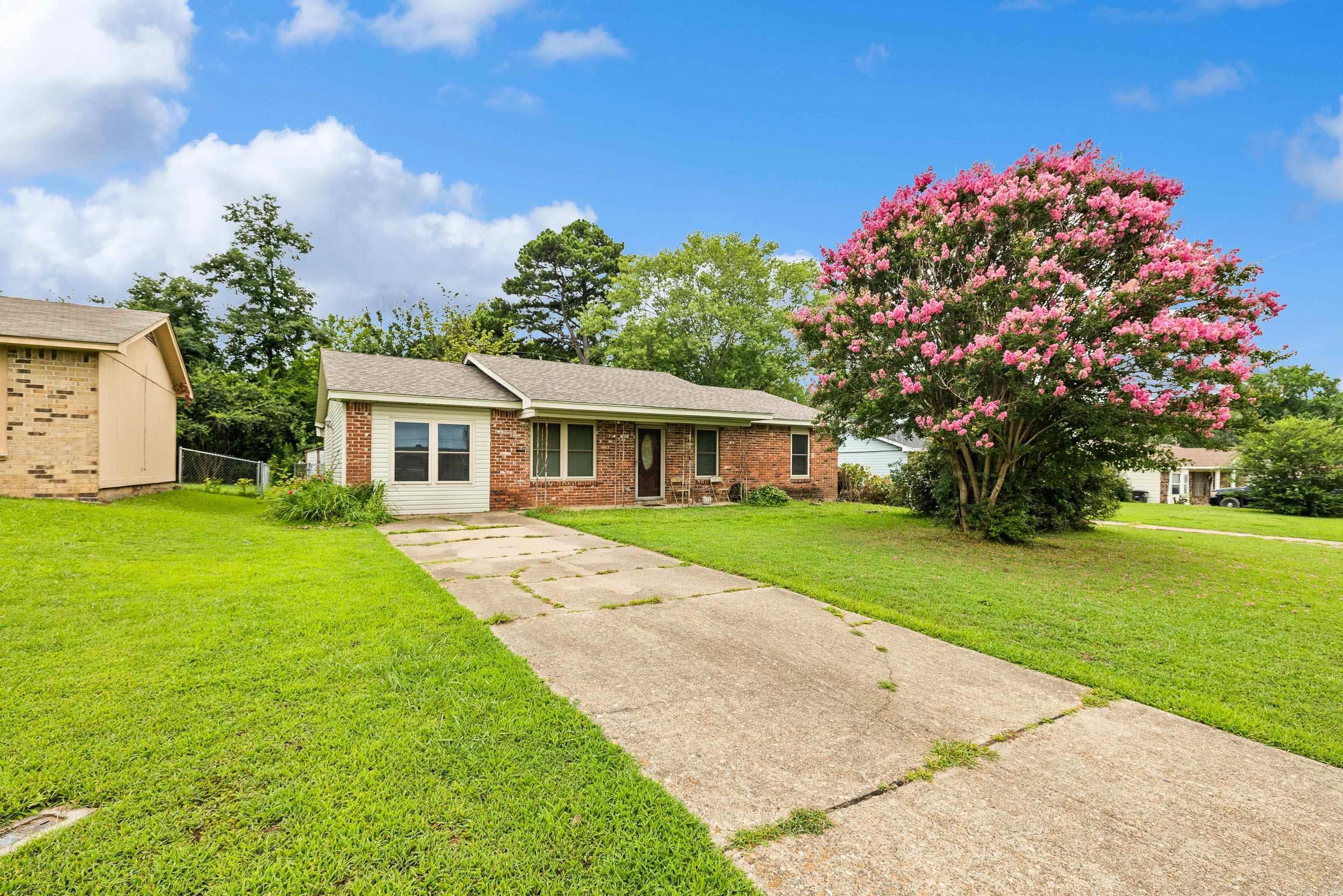 Welcome Home!ā Established in a Jacksonville neighborhood a well-maintained 3-bedroom, 1.5-bath home has a new roof and windows 2023. This beauty features a functional layout with a bright living room, separate dining area, and a kitchen with plenty of cabinet space. Step outside to enjoy the back deck ā perfect for relaxing or entertaining, and take advantage of the small storage building for tools or seasonal items. The fenced backyard offers privacy and space to enjoy outdoor living. With just a few personal touches, this home is ready to shine. Whether you're a first-time buyer or looking to downsize or invest, this property offers comfort, value, and potential in a convenient location close to schools, shopping, and freeway access. Come see it for yourself!
