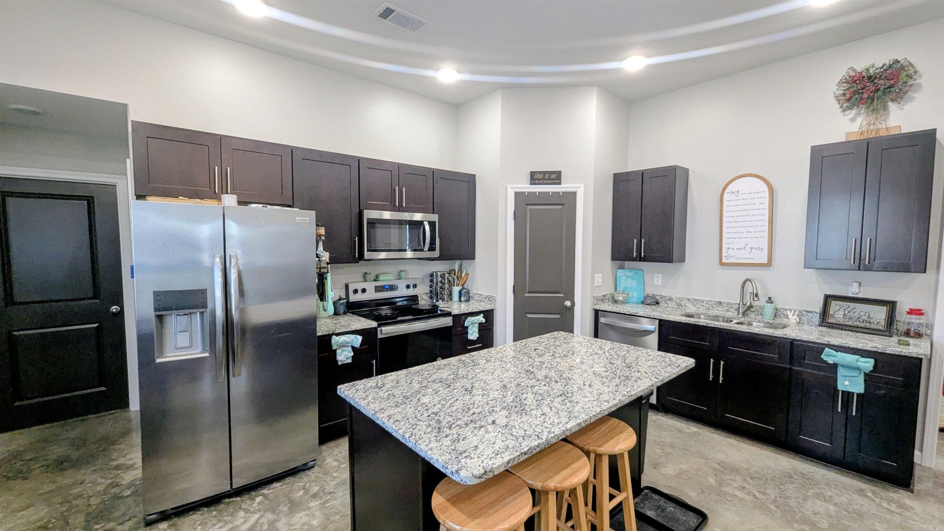 HX0205 - LILLIES CROSSING - Residential