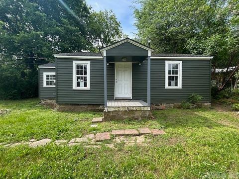 Photo of 503 W 19 Street, Russellville, AR 72801 (MLS # 26017323)