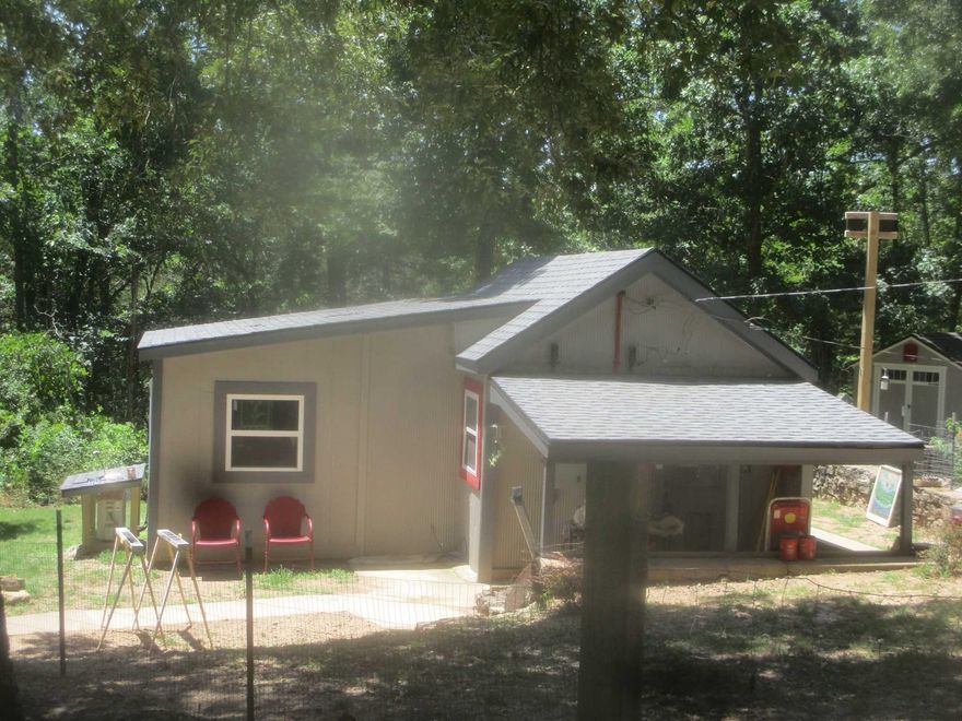 Small 1 bedroom home on 1 acre m/l.