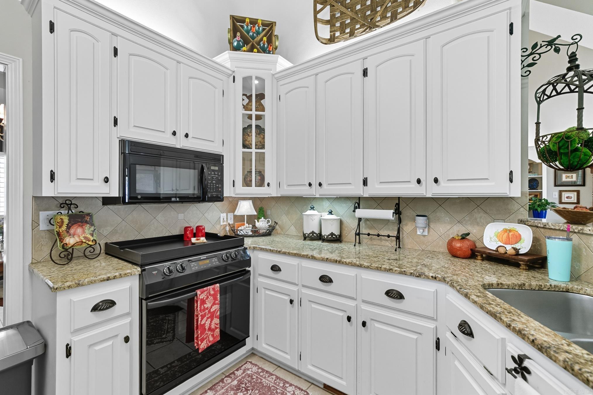 AUSTIN VILLAGE - Residential