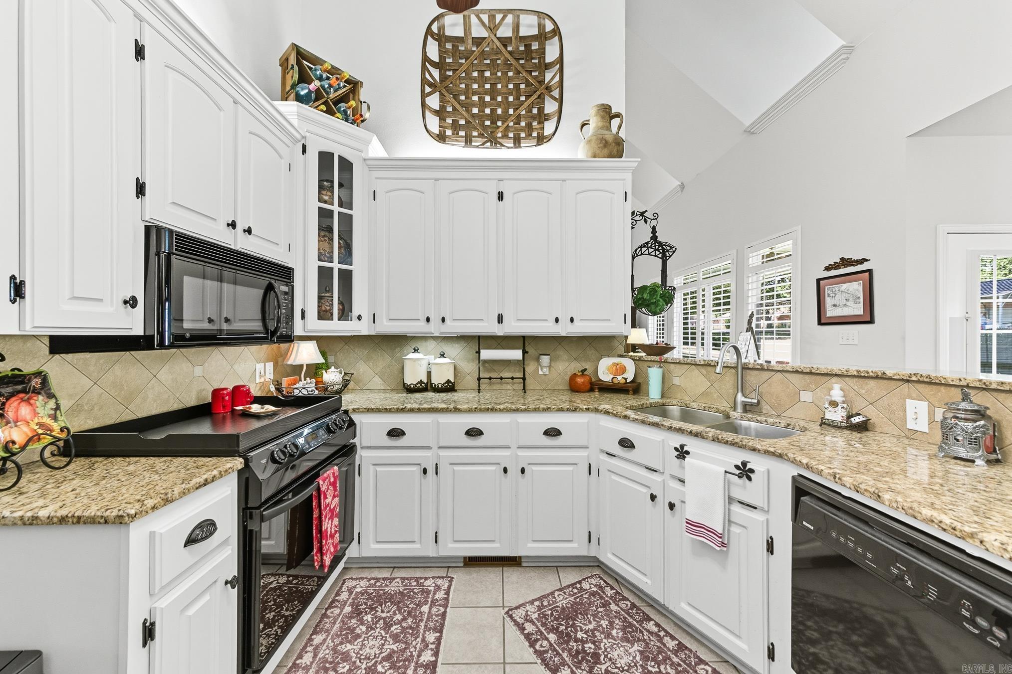 AUSTIN VILLAGE - Residential