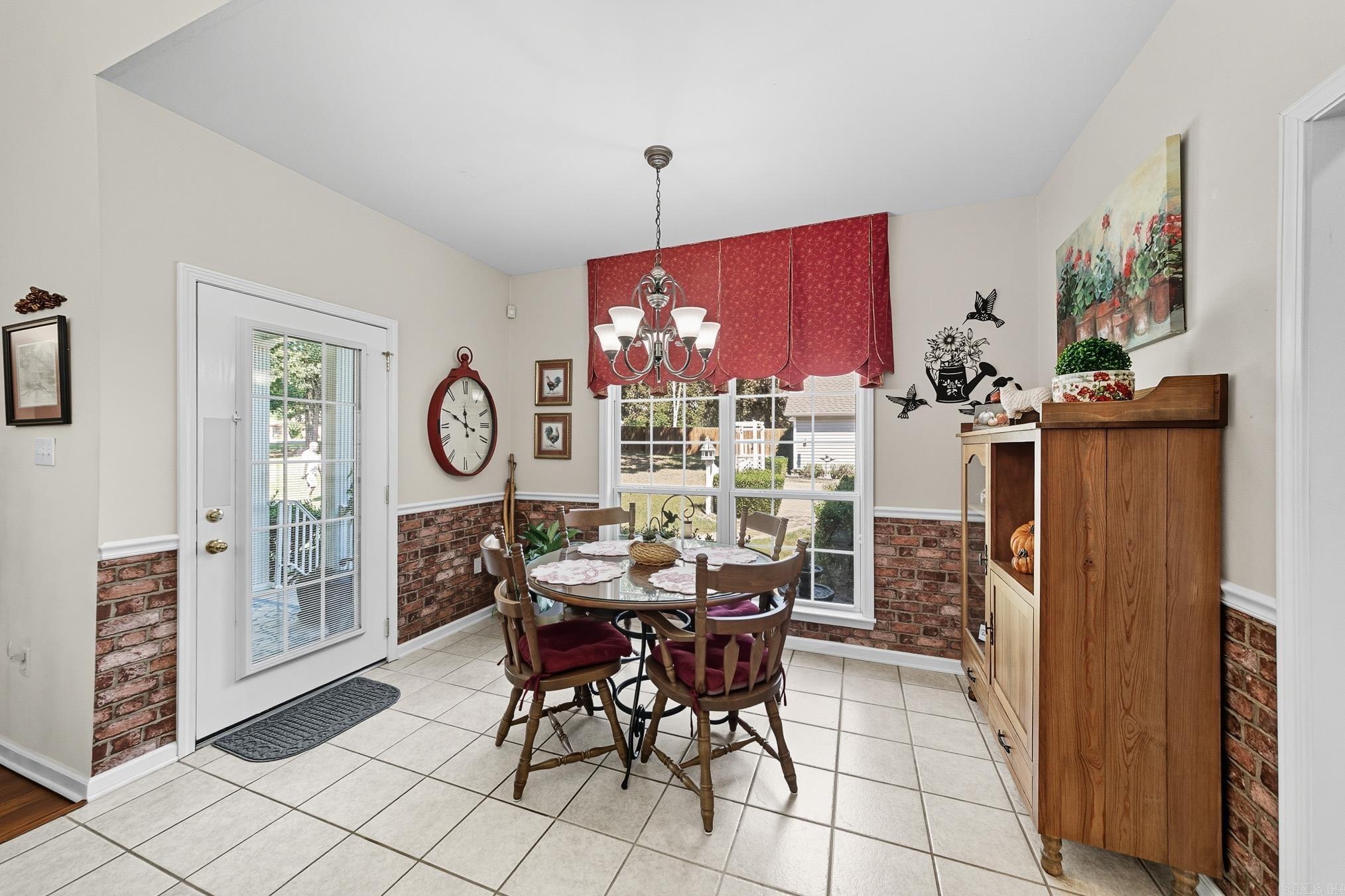 AUSTIN VILLAGE - Residential