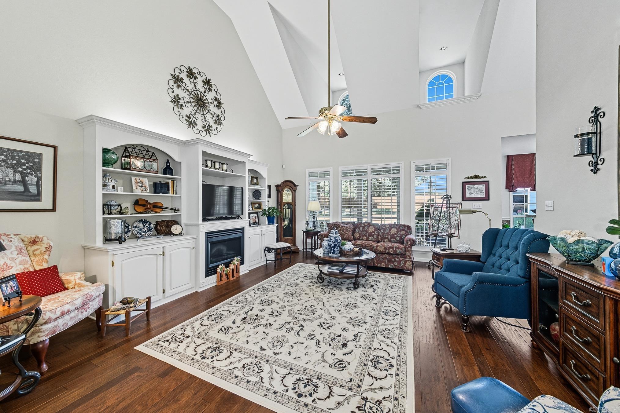 AUSTIN VILLAGE - Residential