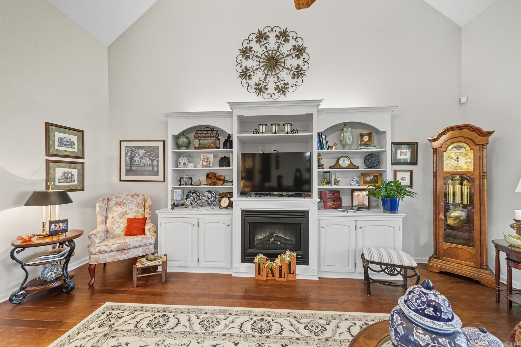 AUSTIN VILLAGE - Residential