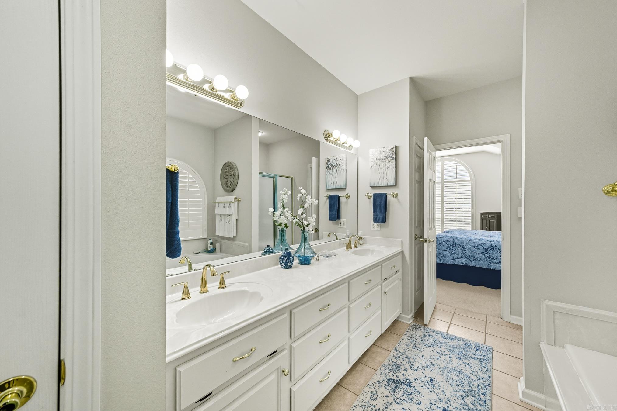 AUSTIN VILLAGE - Residential