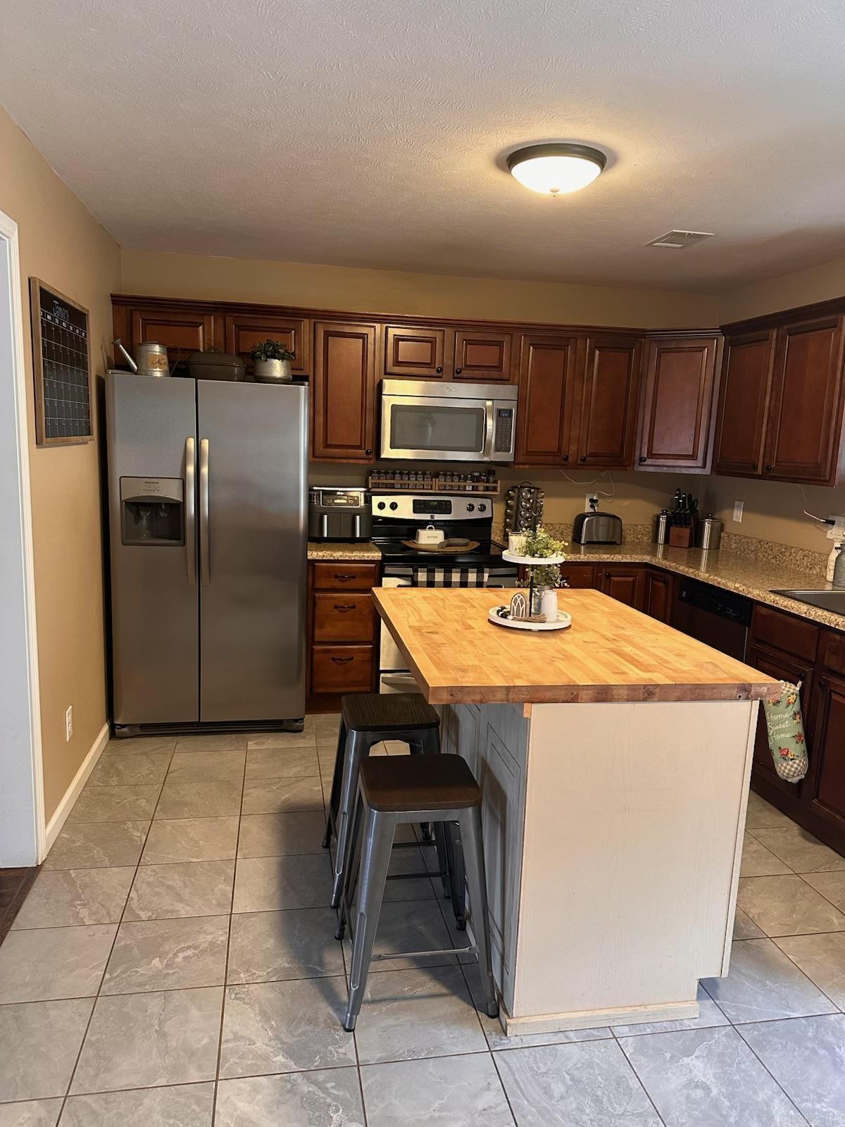 BAKER'S FIELD - Residential