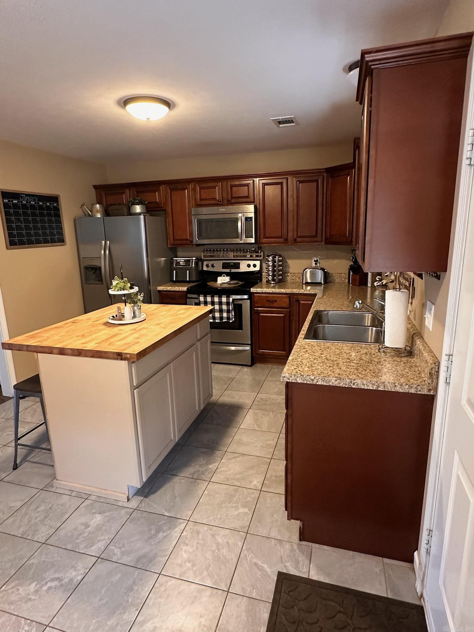 BAKER'S FIELD - Residential