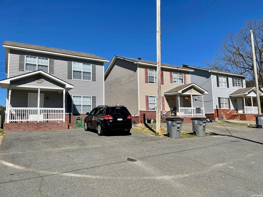 MULTI-FAMILY INVESTORS! 10 well-maintained rental units located in the center of town (behind the Walmart on Central Avenue). Situated within eye-shot of Lake Hamilton, this multi-family package is 90% occupied & currently grosses $10,300/mo. A total of 10 townhouse rental units - (6) 3BR/2.5BA single townhouses & (2) 3BR/2.5BA double townhouses. Lots of room to increase rents. Low expenses - tenants pay all utilities.